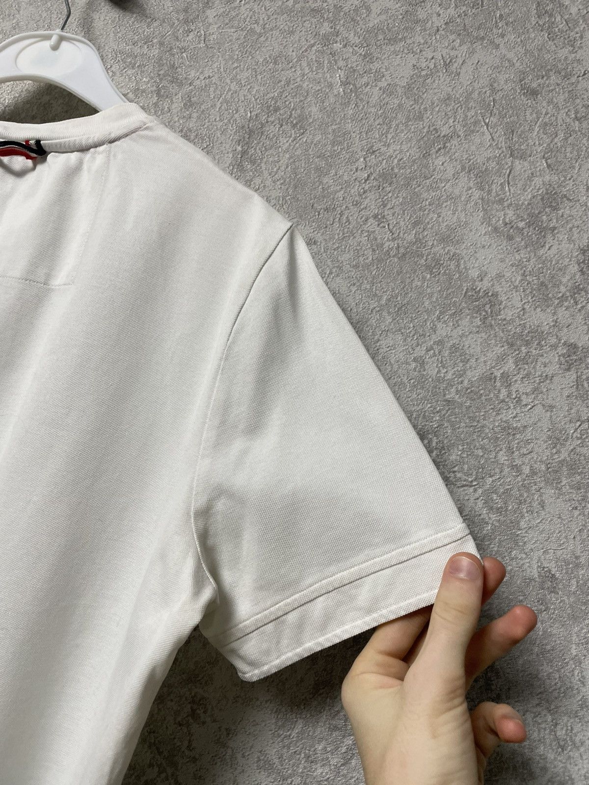 Moncler Gamme Bleu Moncler Gamme Bleu White T-Shirt With Pocket Size US M / EU 48-50 / 2 - 23 Thumbnail