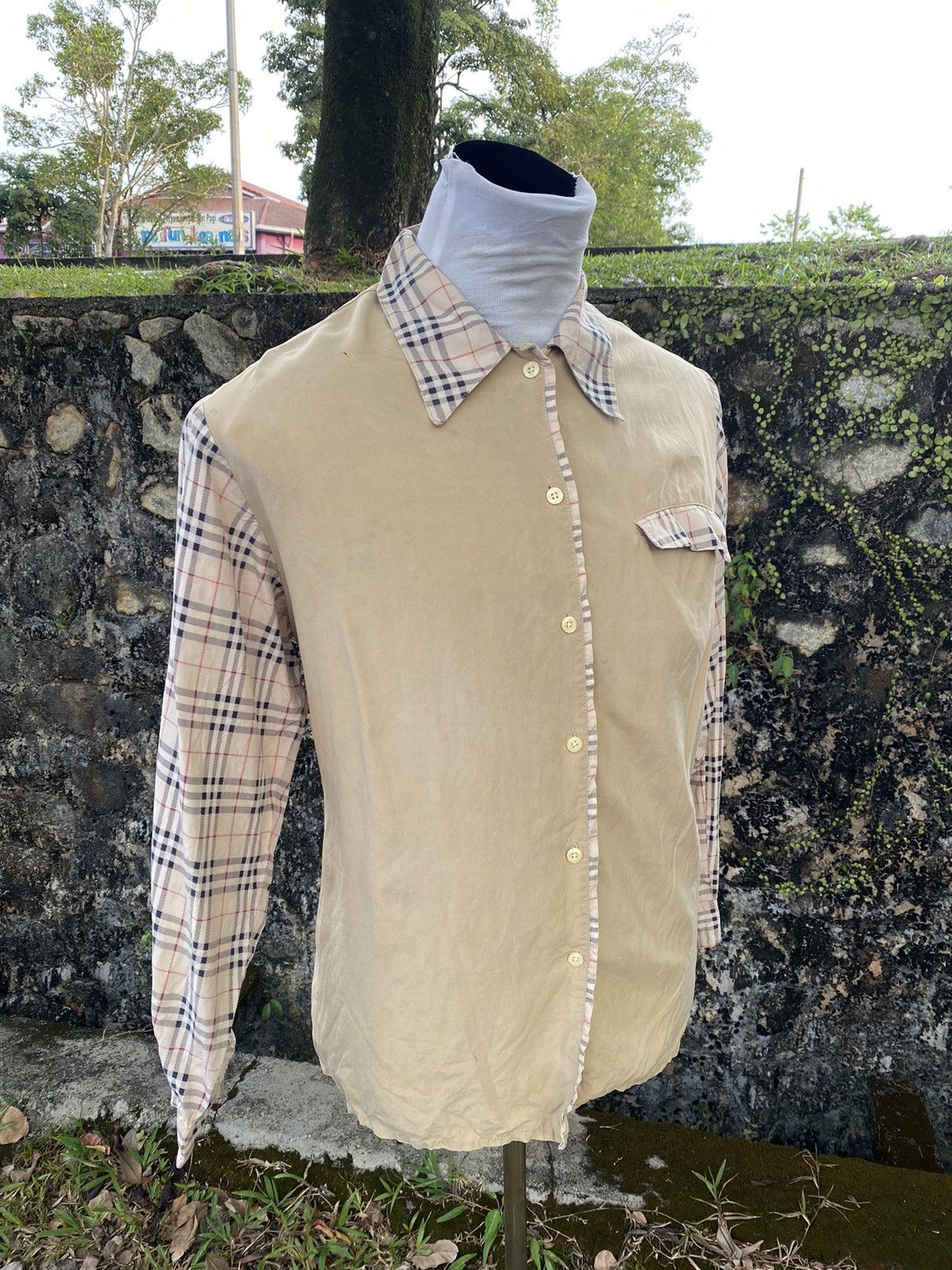 Burberry Last Drop!! Vintage Burberry Nova check Silk Shirt Size US M / EU 48-50 / 2 - 3 Thumbnail