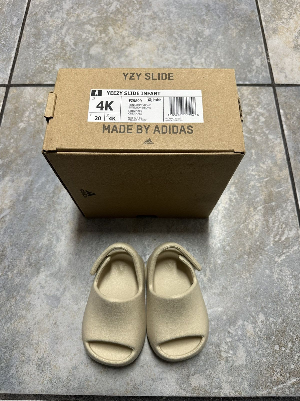Yeezy Yeezy YZY slides Infant 4K Size ONE SIZE - 1 Thumbnail