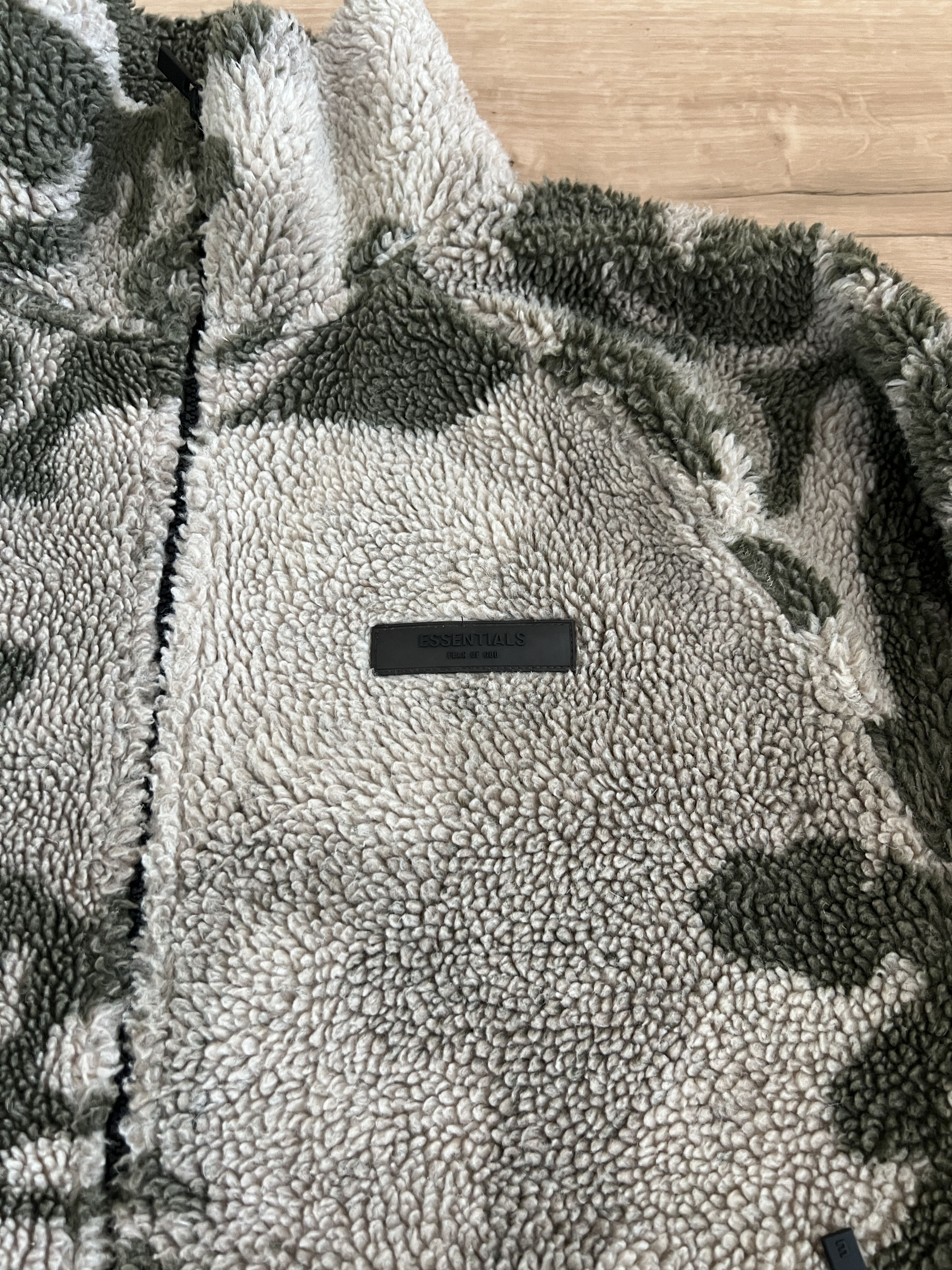 Essentials Fear of God Essentials Tan Green Camo Sherpa Full Zip Jacket Size US XS / EU 42 / 0 - 3 Thumbnail