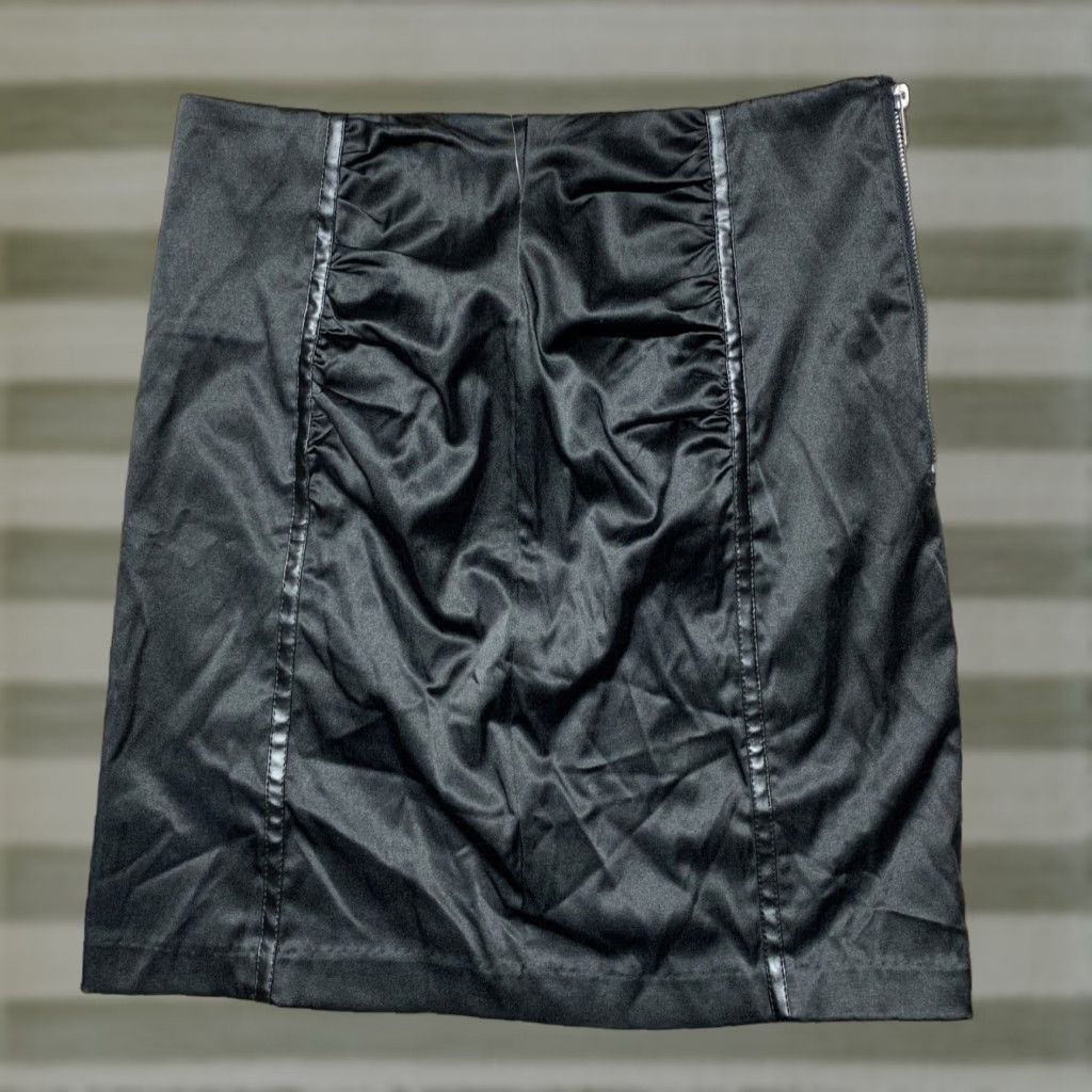 Vintage Charlotte Russe Mini Skirt Size 9 Side Zipper Cotton Black Womens Short Faux Leather Style Mini Skirt Size 30" / US 8 / IT 44 - 1 Thumbnail