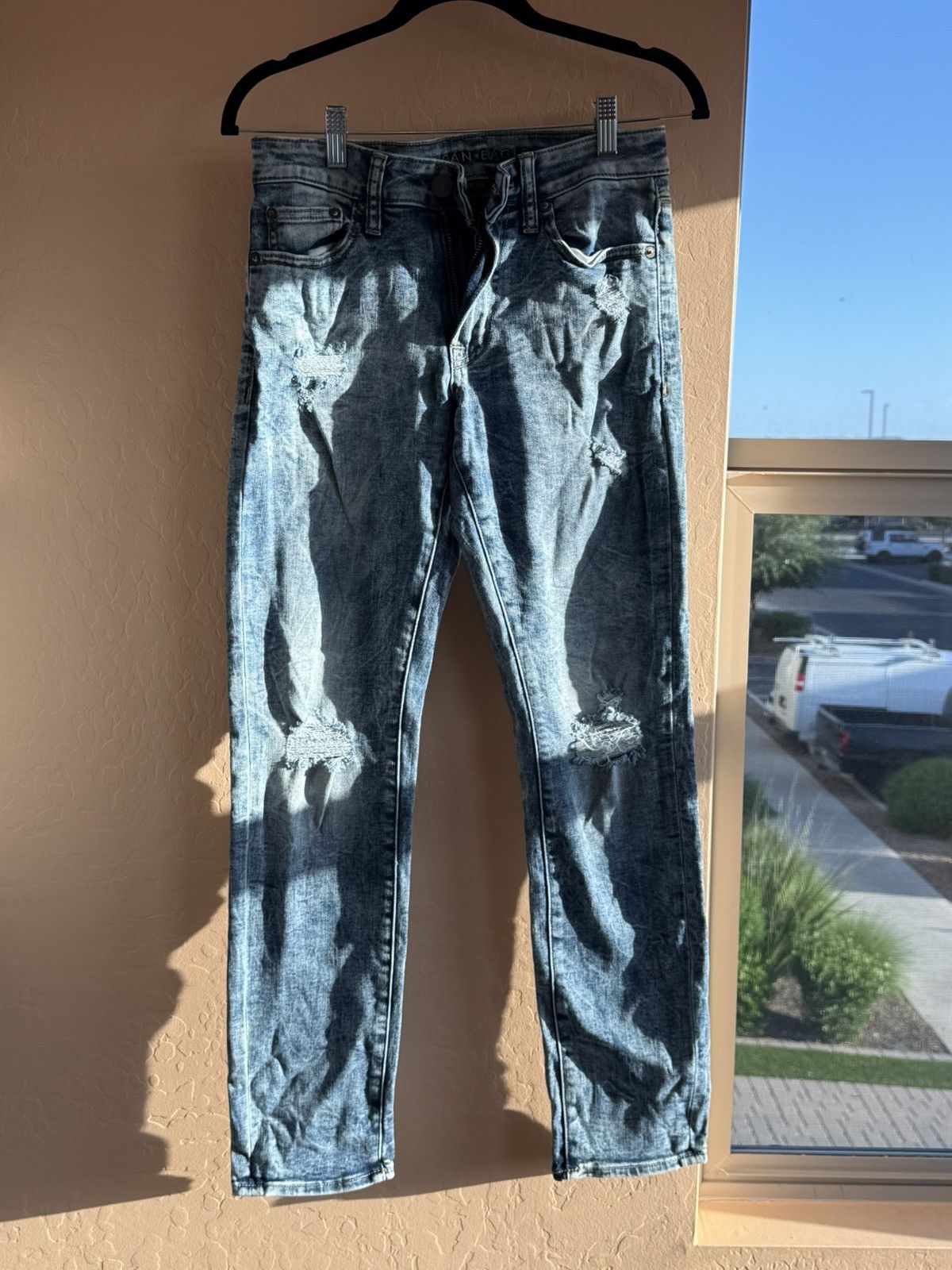 American Eagle Outfitters American Eagle Distressed Slim Fit Jeans – Size 29 Size US 29 - 1 Thumbnail