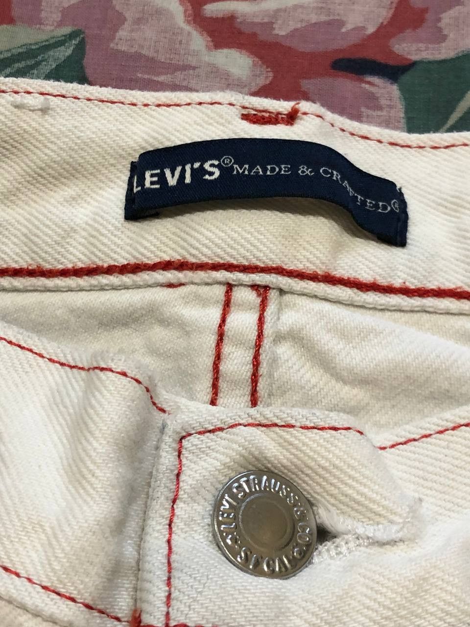 Levi's Vintage Levi's print stars Y2K jeans white streetwear Size 28" / US 6 / IT 42 - 5 Thumbnail