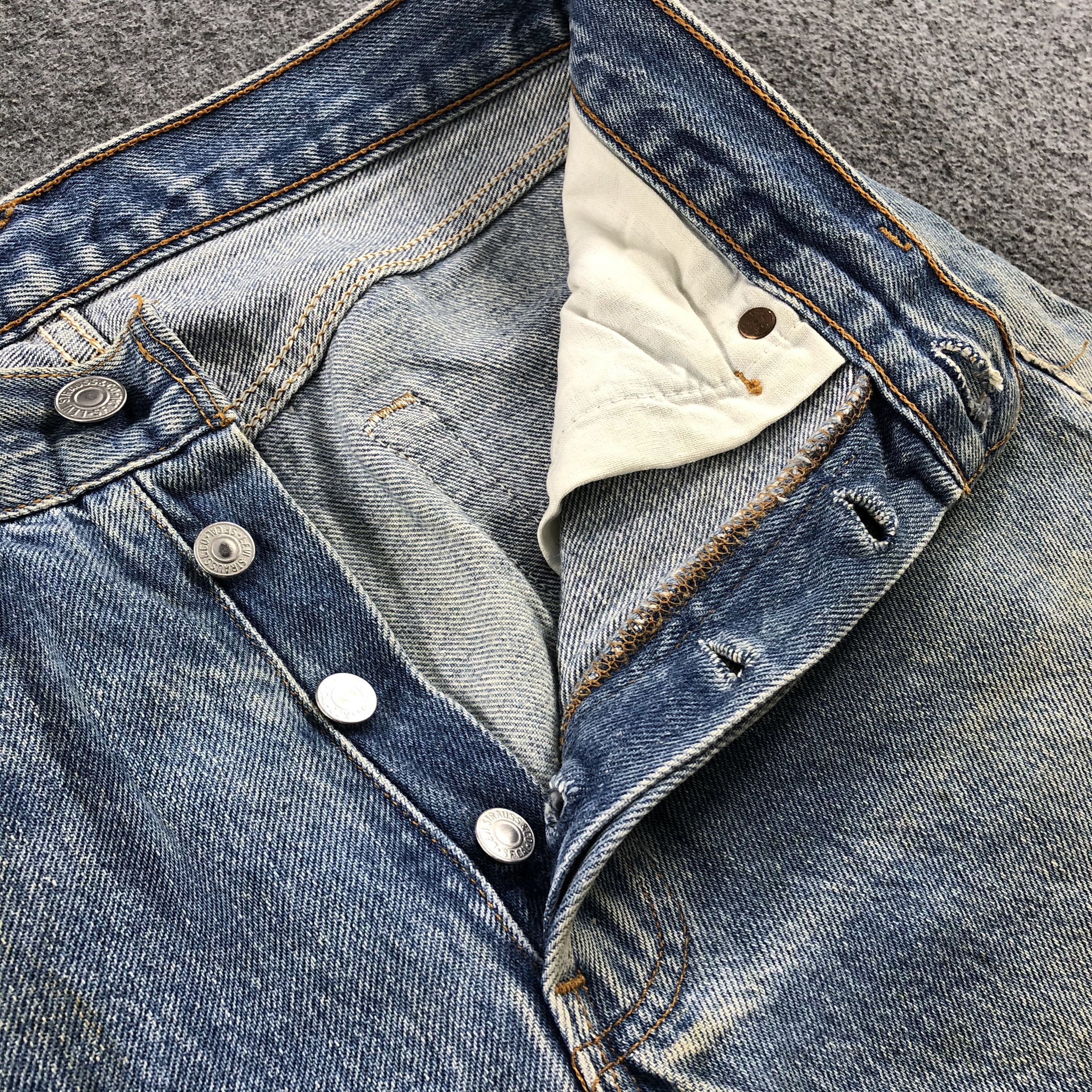 Levi's Vintage 90s Light Wash Levis 501 Jeans-J1451 Size US 28 / EU 44 - 8 Thumbnail