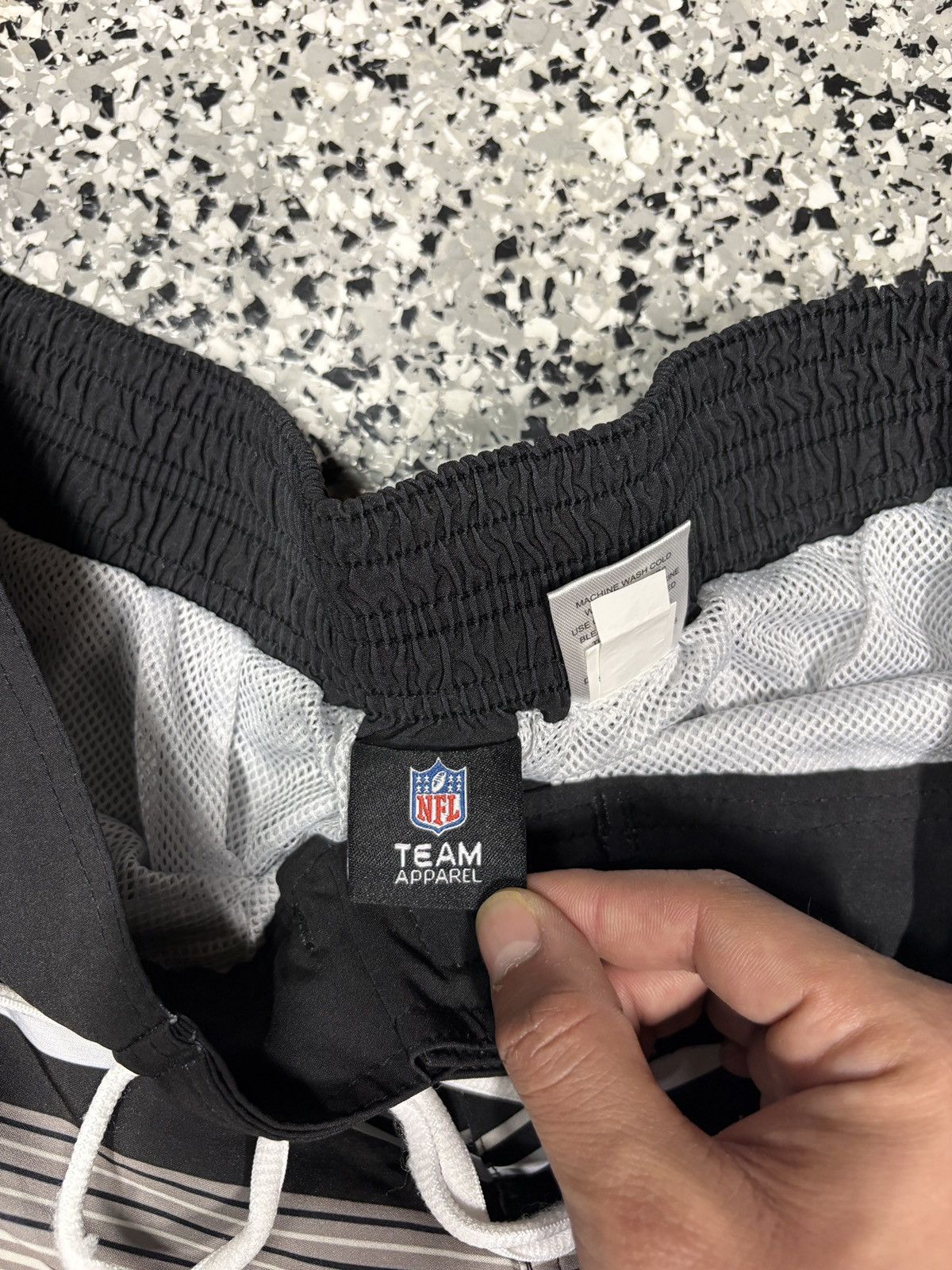 NFL BN Las Vegas Raiders Black/Grey NFL Swim Board Shorts Size L Size US 34 / EU 50 - 3 Thumbnail