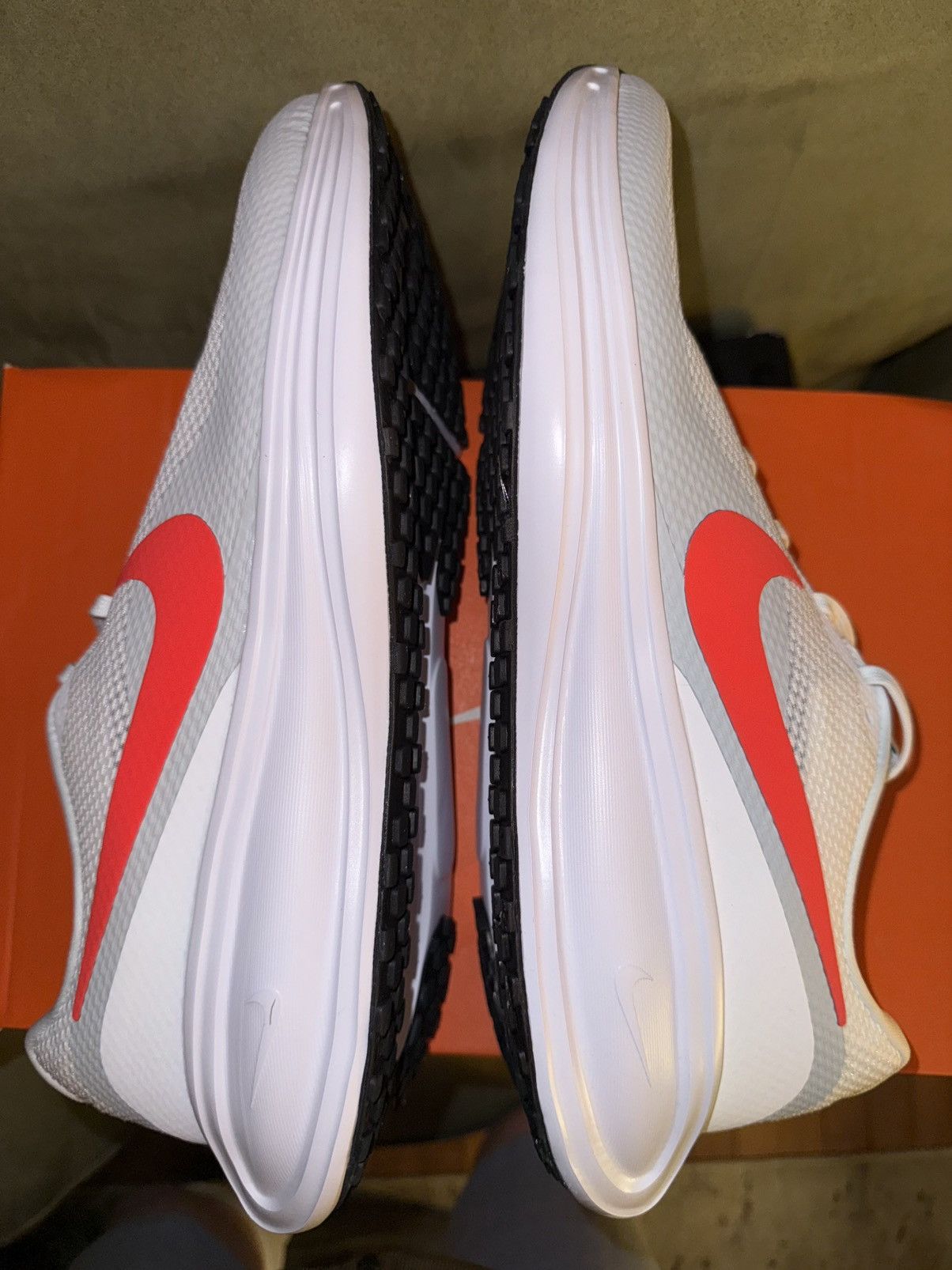 Nike Nike Revolution 8 Wide sz14 New in OG Box! White/Crimson Red Size US 14 / EU 47 - 13 Thumbnail