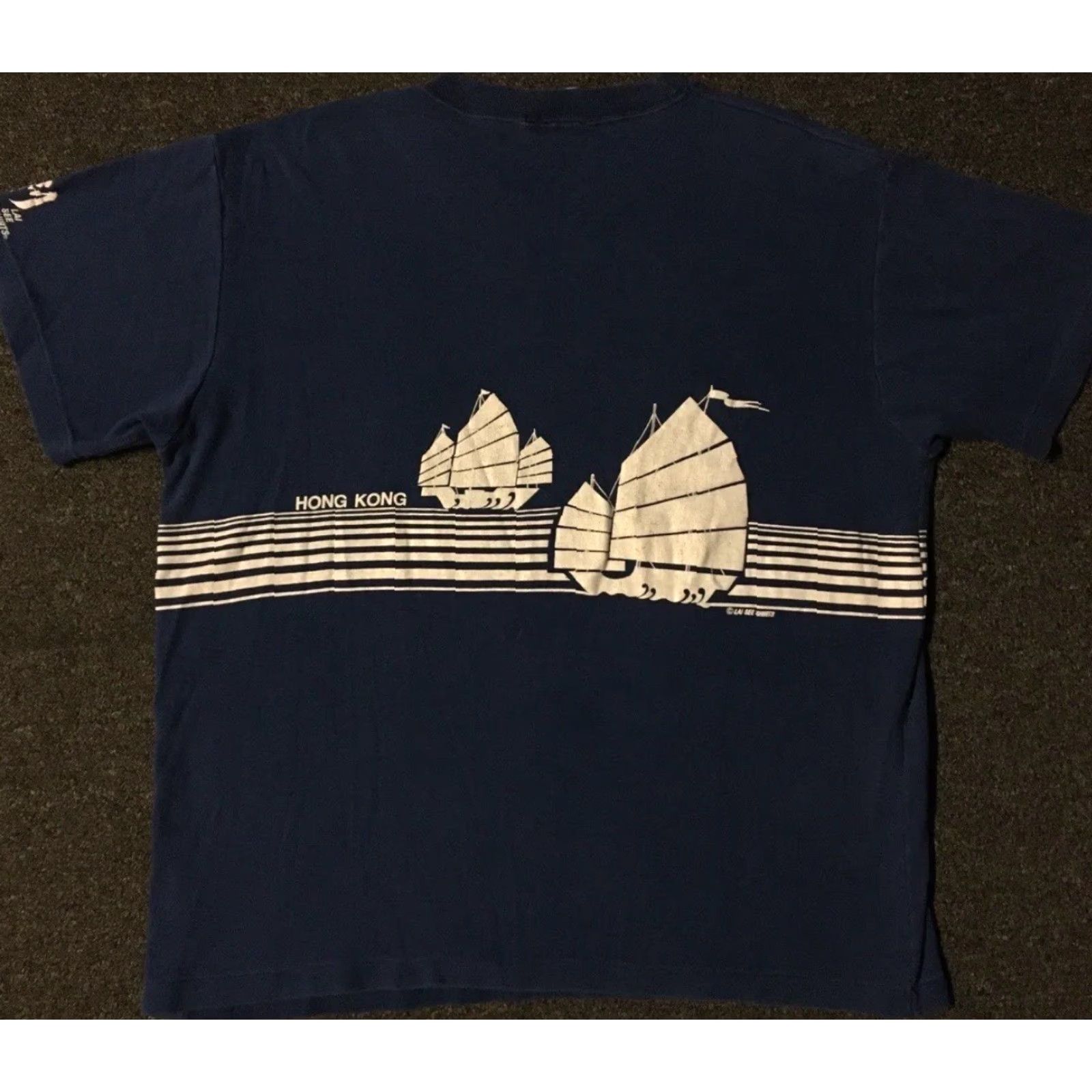 Vintage VINTAGE Hong Kong Faded AOP Shirt S Single Stitch Mens T-Shirt Blue Vaporwave 80s Art Beach Retro Surf Basketball Polynesian? Size US S / EU 44-46 / 1 - 2 Thumbnail