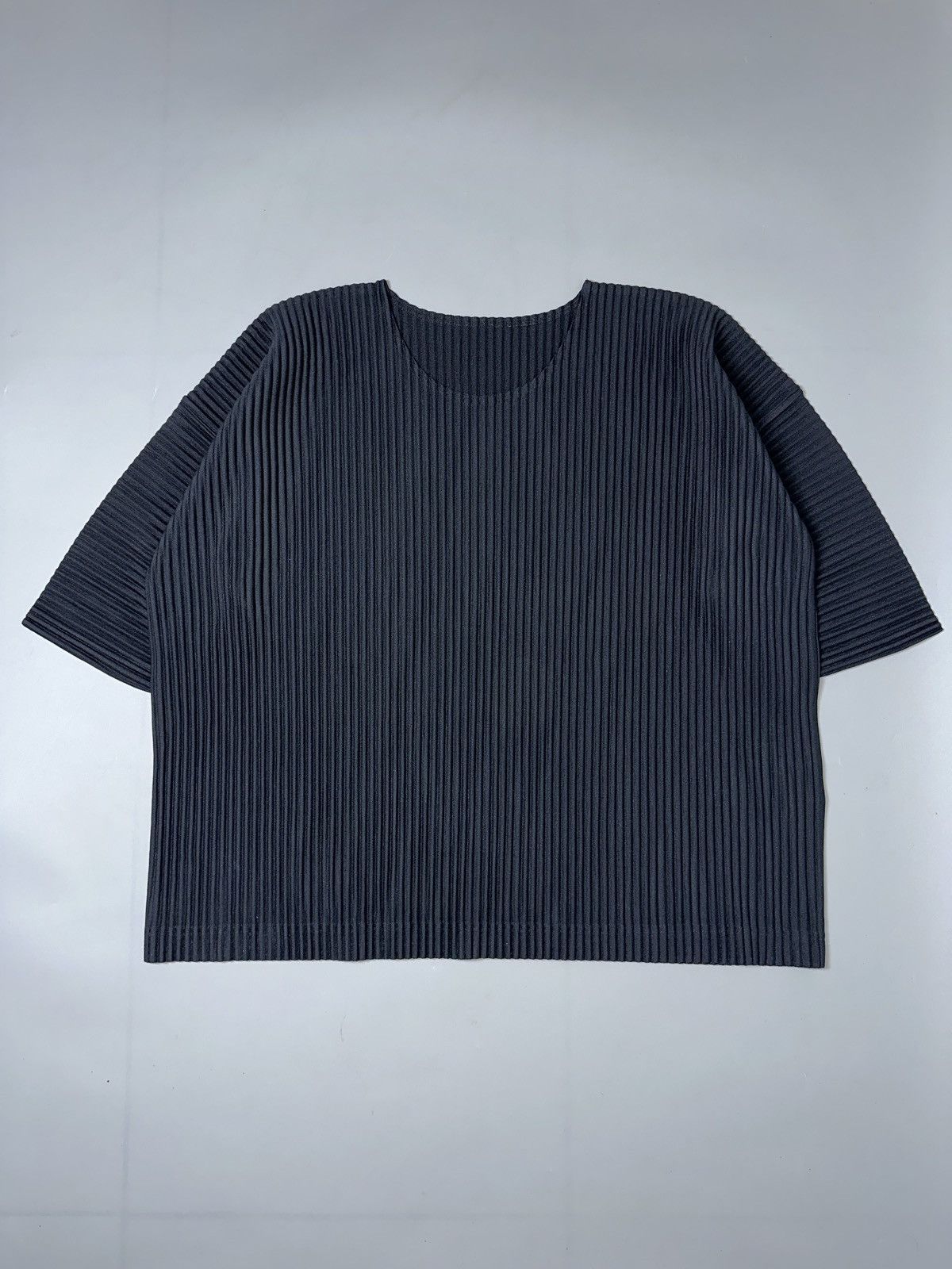 Homme Plisse Issey Miyake Homme plisse/Issey Miyake — Oversized Pleated Shirt Size US M / EU 48-50 / 2 - 1 Thumbnail