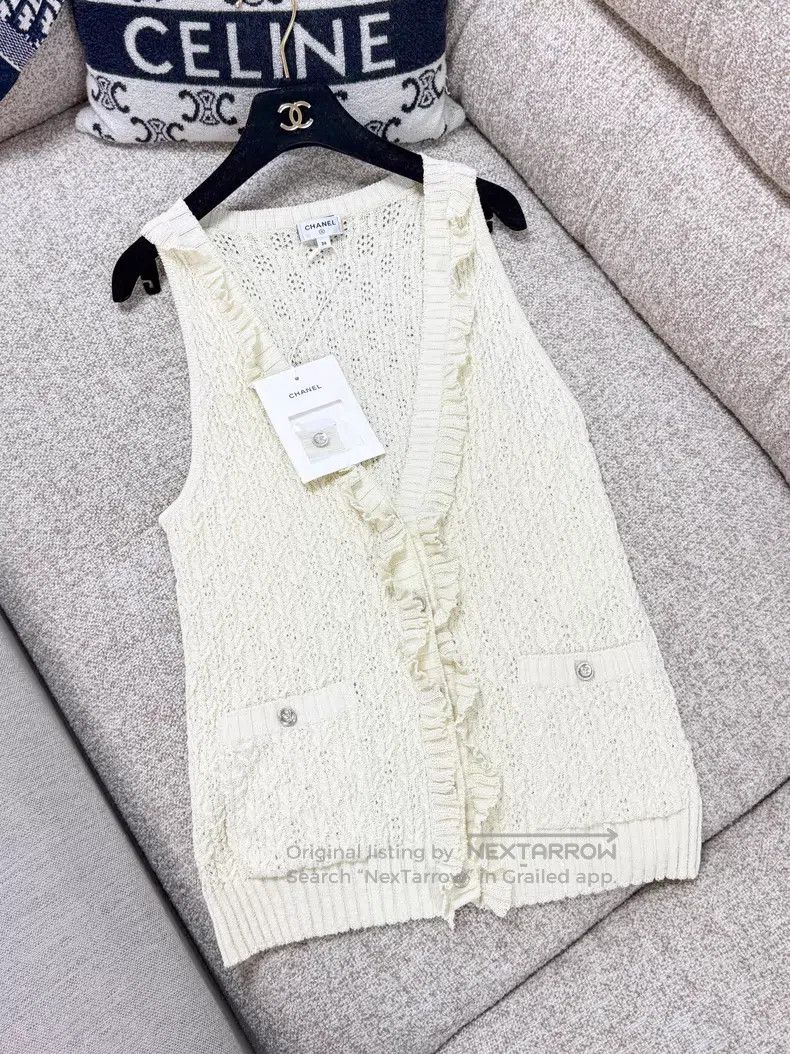 Chanel Chanel Ruffled knitted vest cardigan coat Size XS / US 0-2 / IT 36-38 - 2 Thumbnail