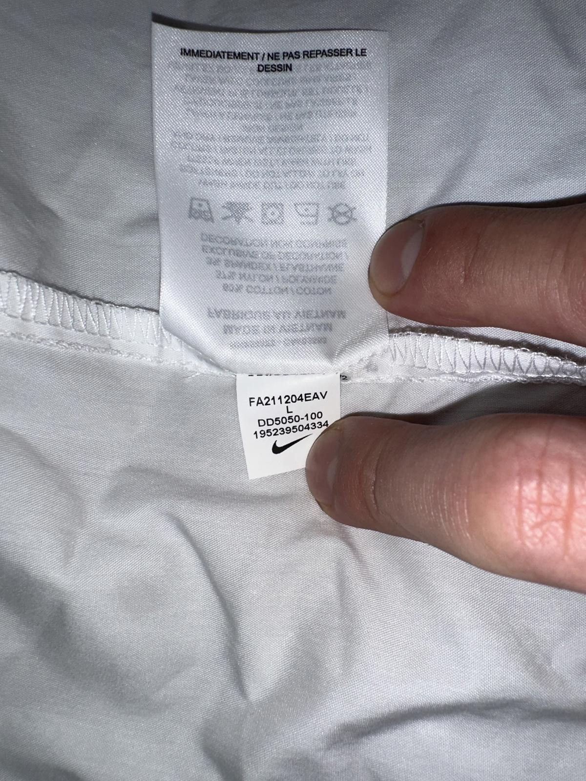 Nike Nike Women’s Sportswear Icon Clash White Dress Shirt Size L / US 10 / IT 46 - 12 Thumbnail