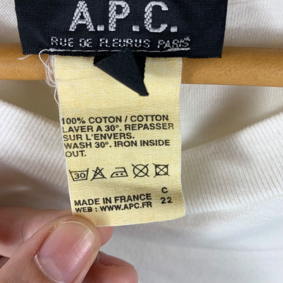 A.P.C. APC Rue de flueris paris small spellout designer tee Size US M / EU 48-50 / 2 - 9 Thumbnail