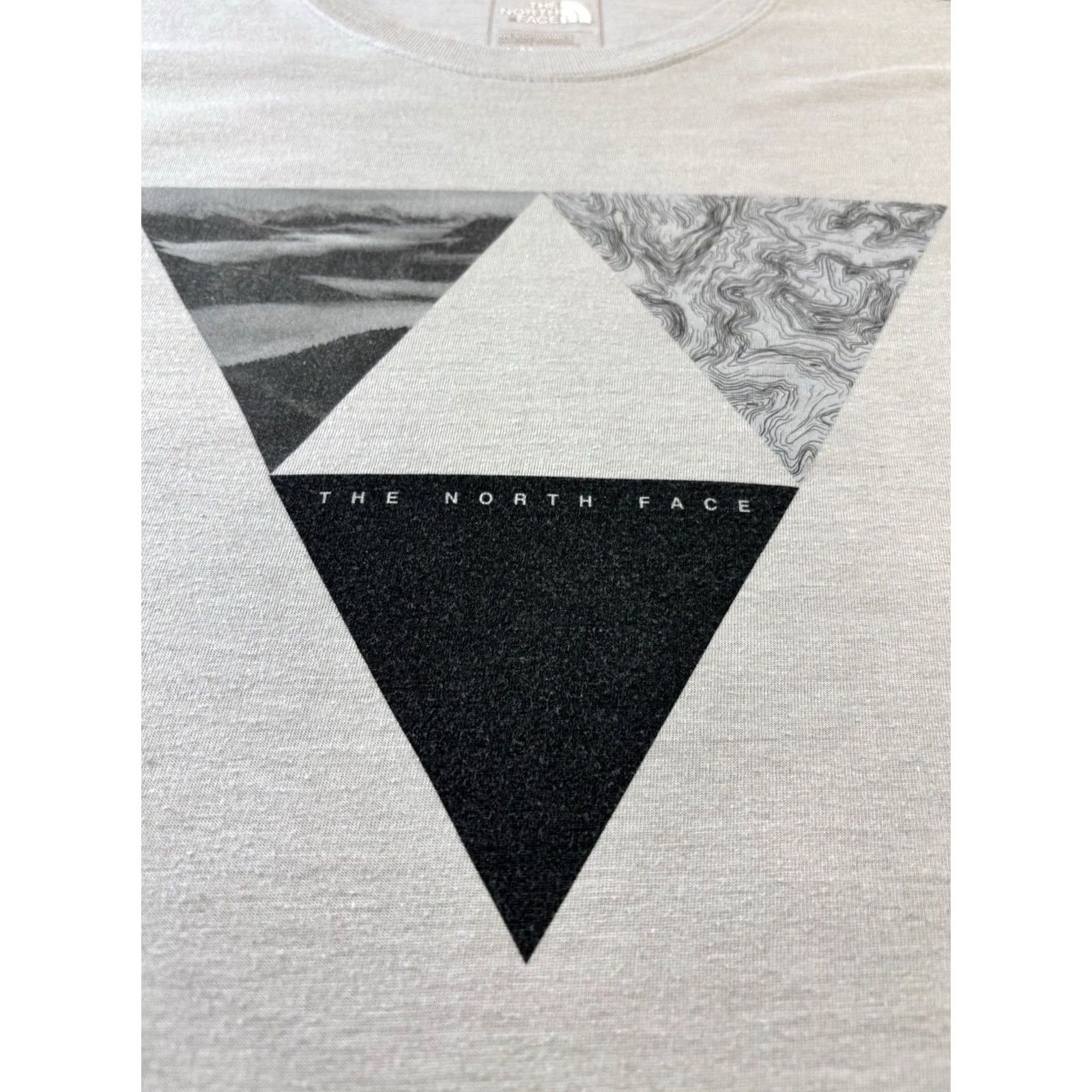 The North Face The North Face T Shirt Medium Slim Fit Print Top Grey Short Sleeve Top Used Worn Mens M Regular Size XS do not apply Size US M / EU 48-50 / 2 - 4 Thumbnail