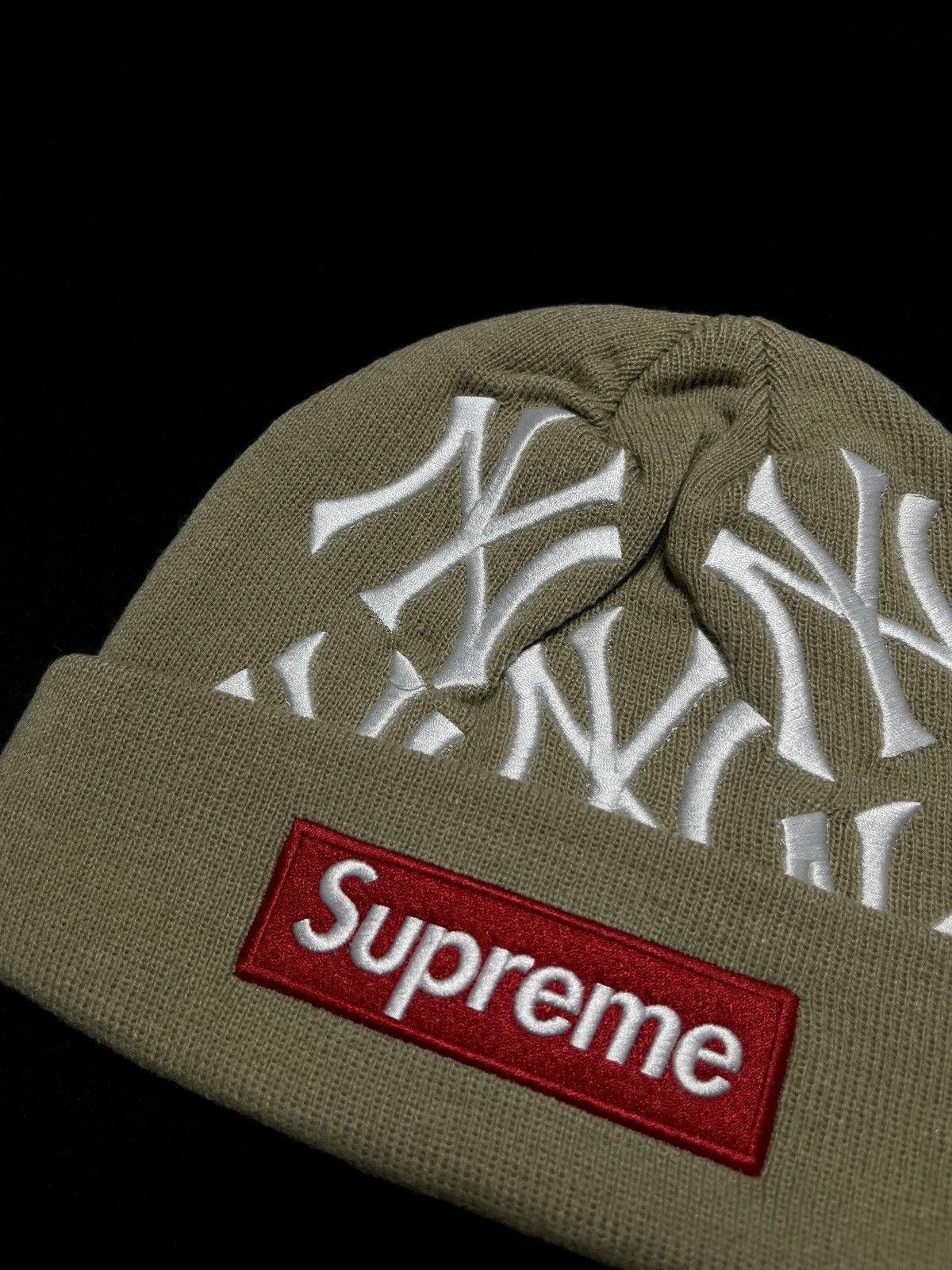 New Era × Supreme Rare Supreme New York Yankees New Era Box Logo Khaki Beanie Size ONE SIZE - 2 Thumbnail