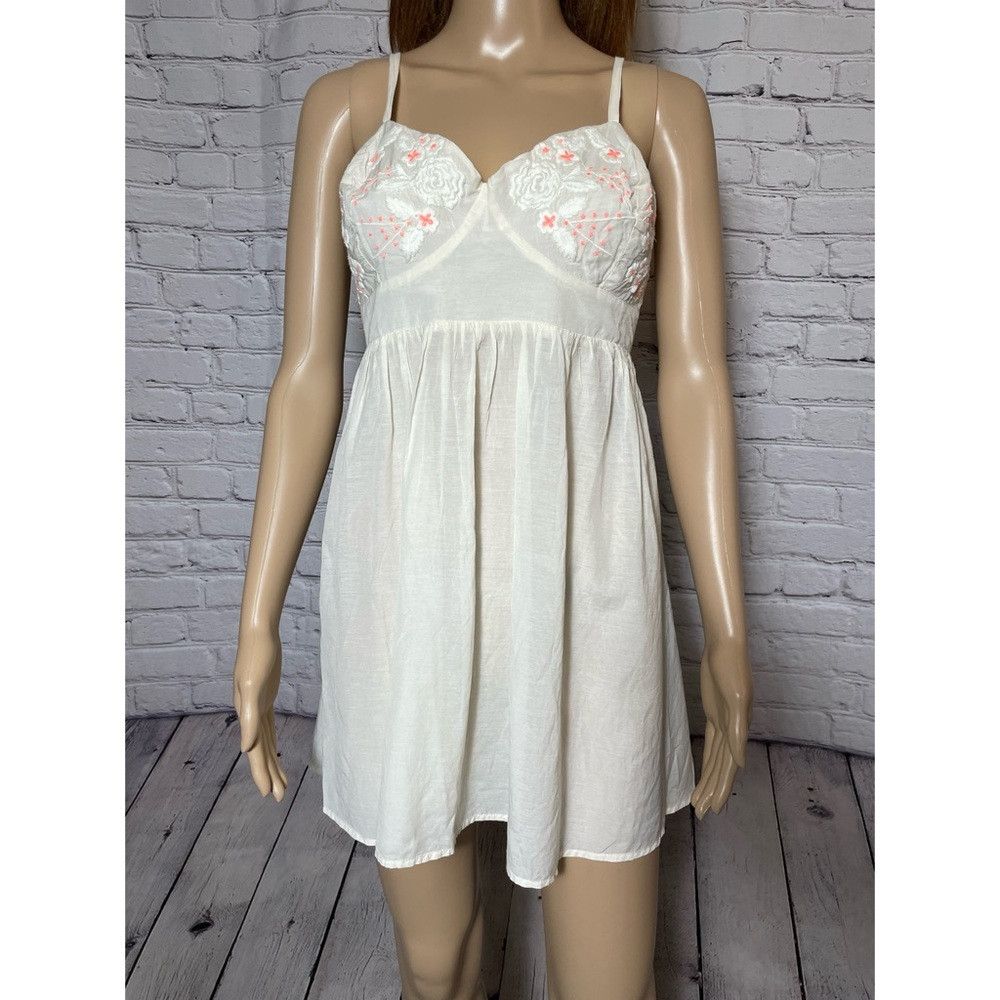 Free People New Free People Ivory Cotton Embroidered Slip Dress Size M Size M / US 6-8 / IT 42-44 - 9 Thumbnail