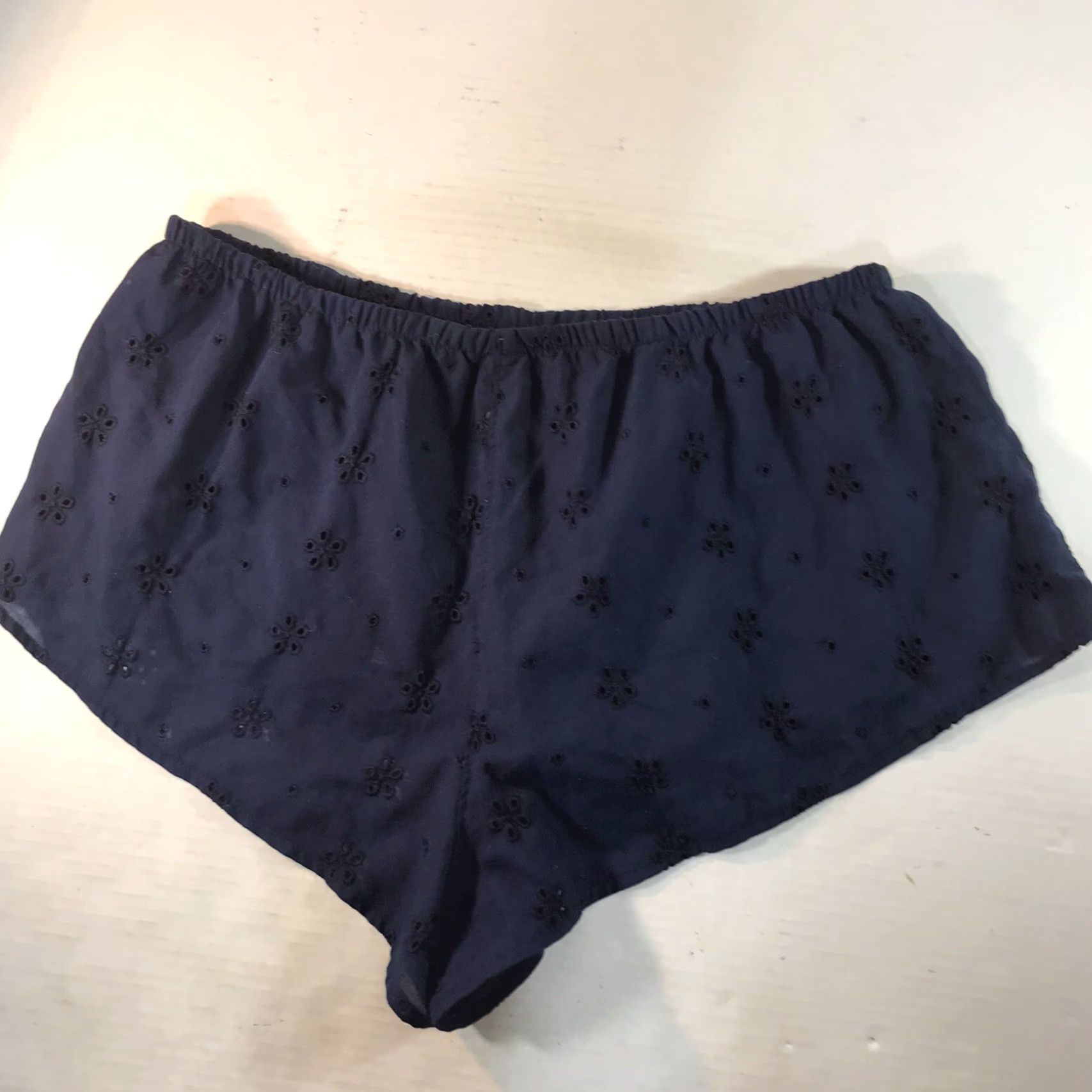 Victoria's Secret Victoria's Secret Floral Embroidered Sleep Shorts Womens Size L Blue Size 36" / US 14 / IT 50 - 2 Thumbnail