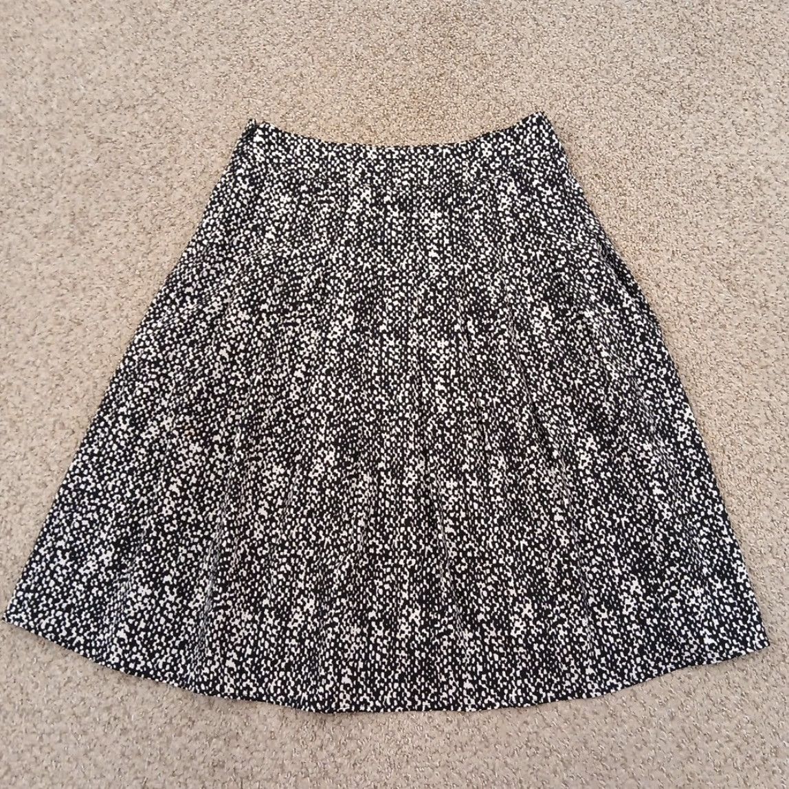 Talbots **Black Geometric A-Line Skirt Size 2 Lightweight Lined** User: **Talbots Black Geometric A-Line Midi Skirt Size 2 Lightweight Lined** Size 26" / US 2 / IT 38 - 6 Thumbnail