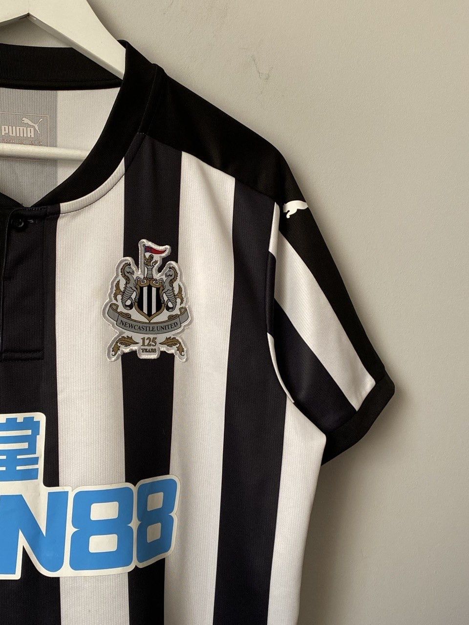 Puma Puma Newcastle United 2017/18 Home Soccer Jersey Size US L / EU 52-54 / 3 - 5 Thumbnail