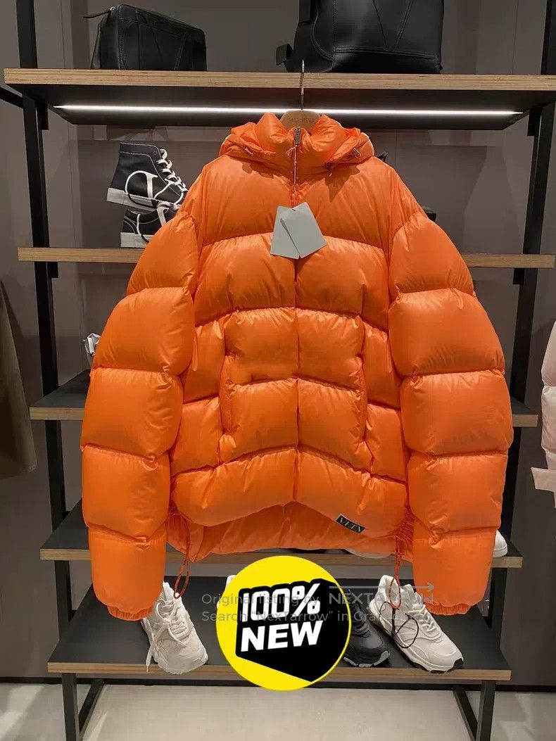 Valentino Valentino Orange logo on a hooded down jacket Size US S / EU 44-46 / 1 - 1 Thumbnail