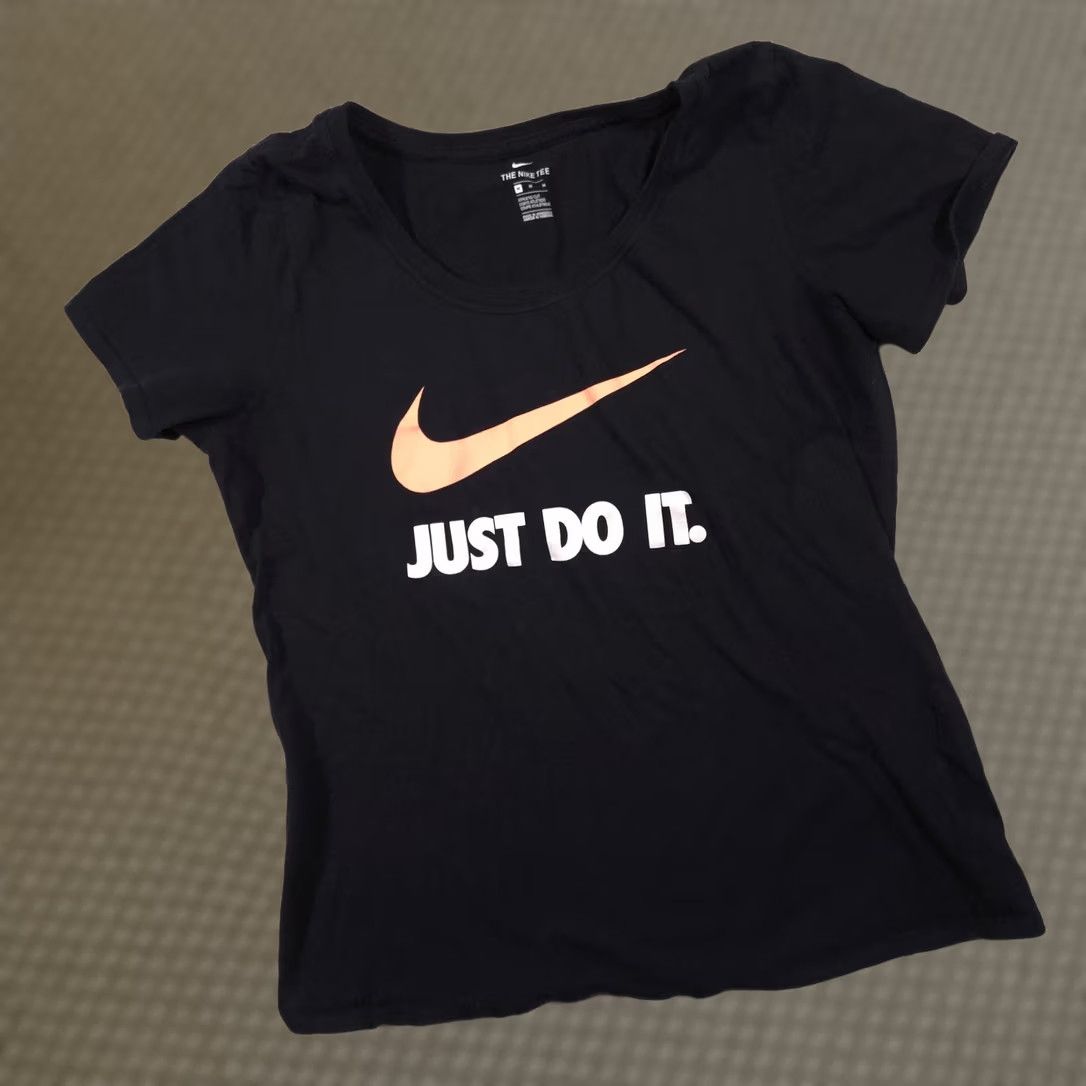 Nike Nike Shirt Womens Medium Black Just Do It Swoosh Graphic Scoop Neck Tee Top Size M / US 6-8 / IT 42-44 - 1 Thumbnail