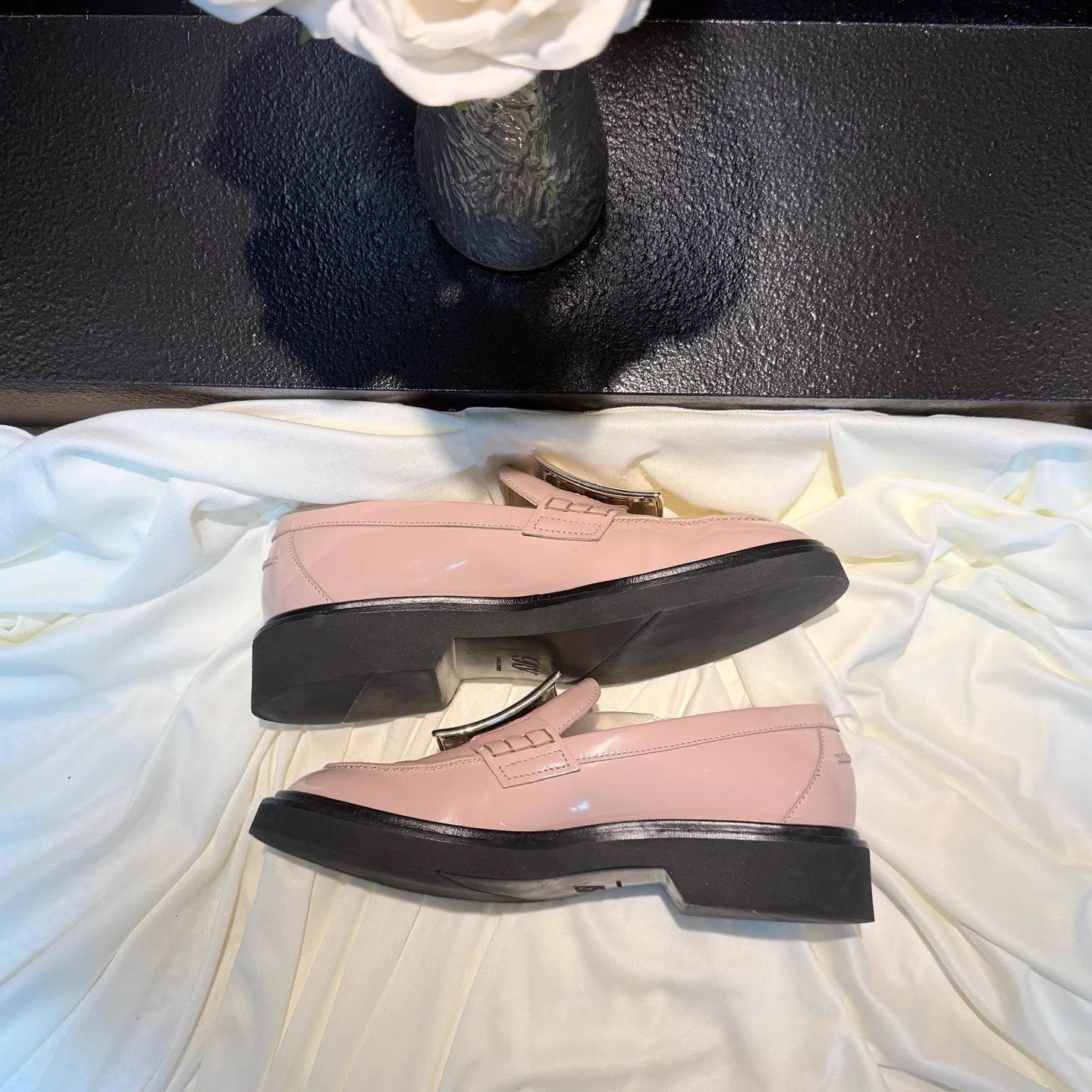 Roger Vivier RV Pink Gold Buckle Loafer 37 99New nh5182 Size US 6.5 / IT 36.5 - 5 Thumbnail