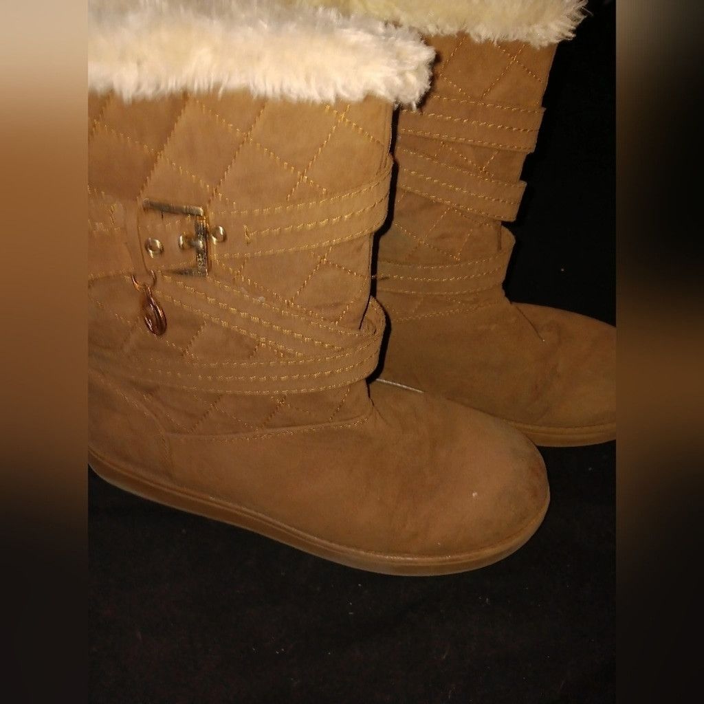 Guess G by Guess, snow boots, Size 9.5, euc Size US 9.5 / IT 39.5 - 1 Thumbnail