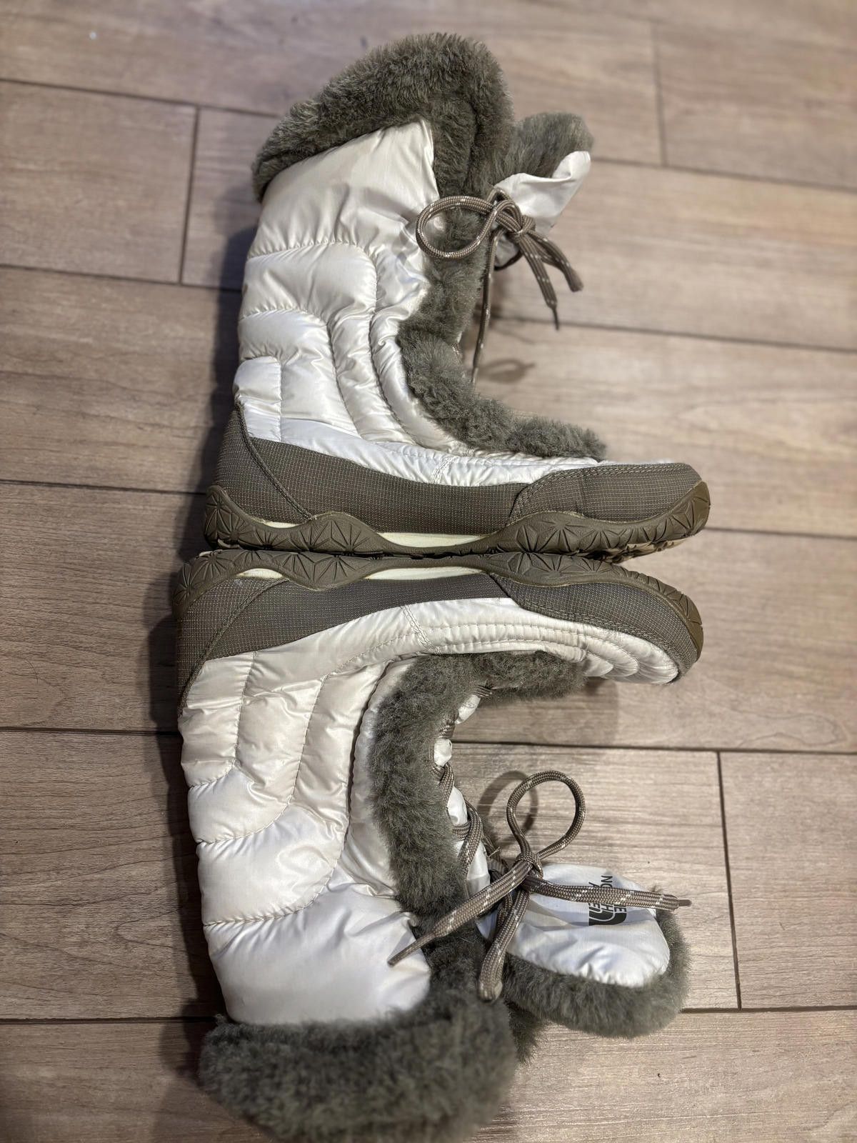 The North Face NEW North Face Women's Goose Down Boots Faux Fur Trim 6.5 Size US 6.5 / IT 36.5 - 6 Thumbnail
