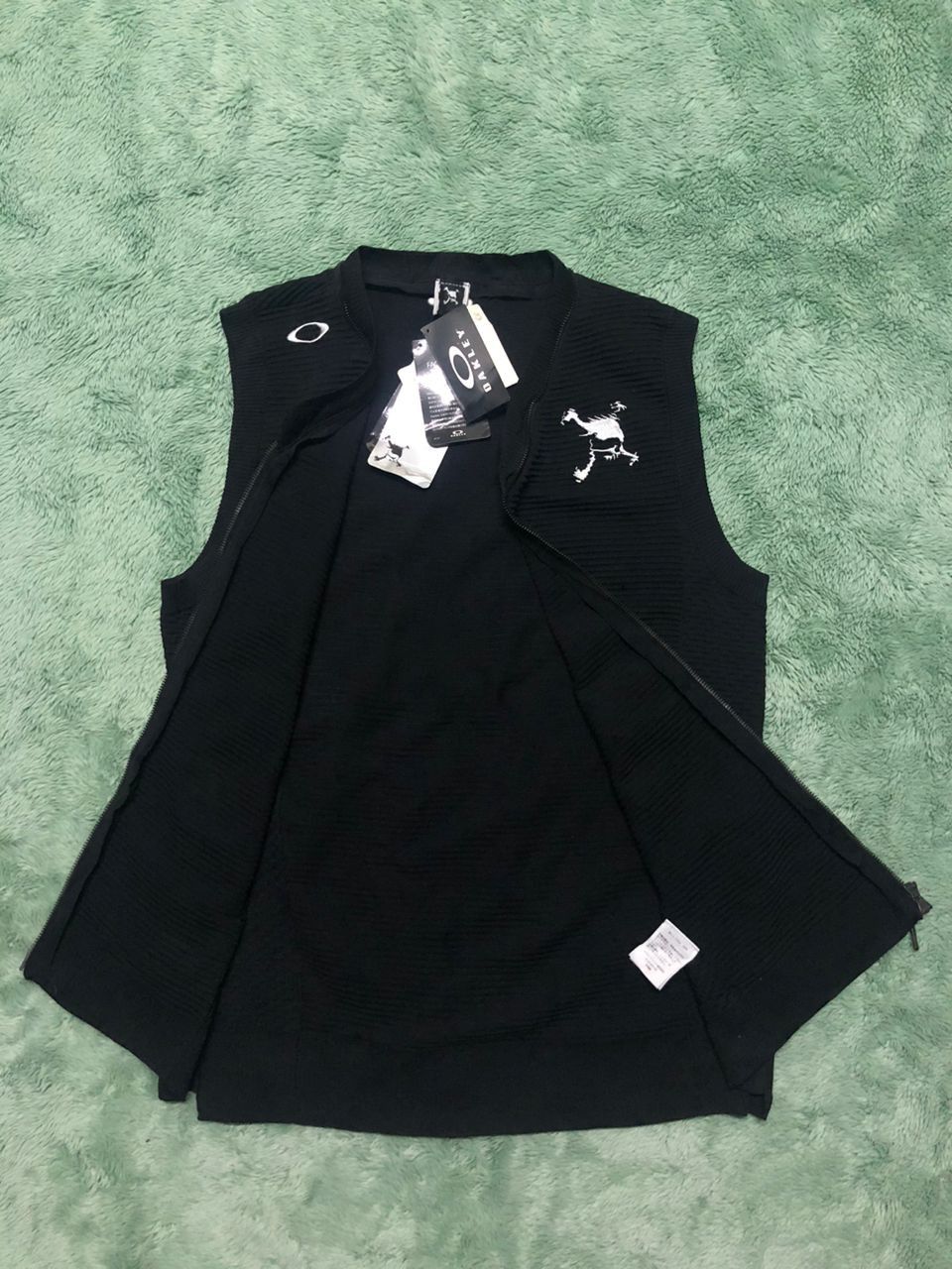 OAKLEY EMBROIDERED SKULL VEST BLACK (STRENGTHTABLE)