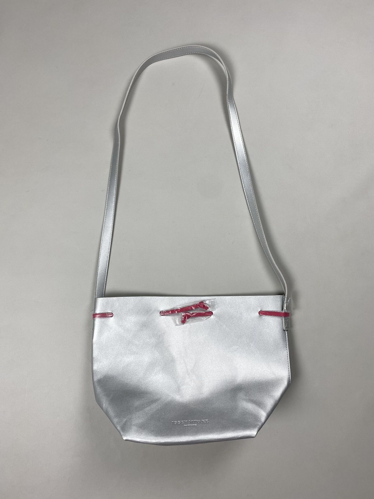 Issey Miyake × Japanese Brand Issey Miyake Parfums Shoulder Bag Size ONE SIZE - 2 Thumbnail