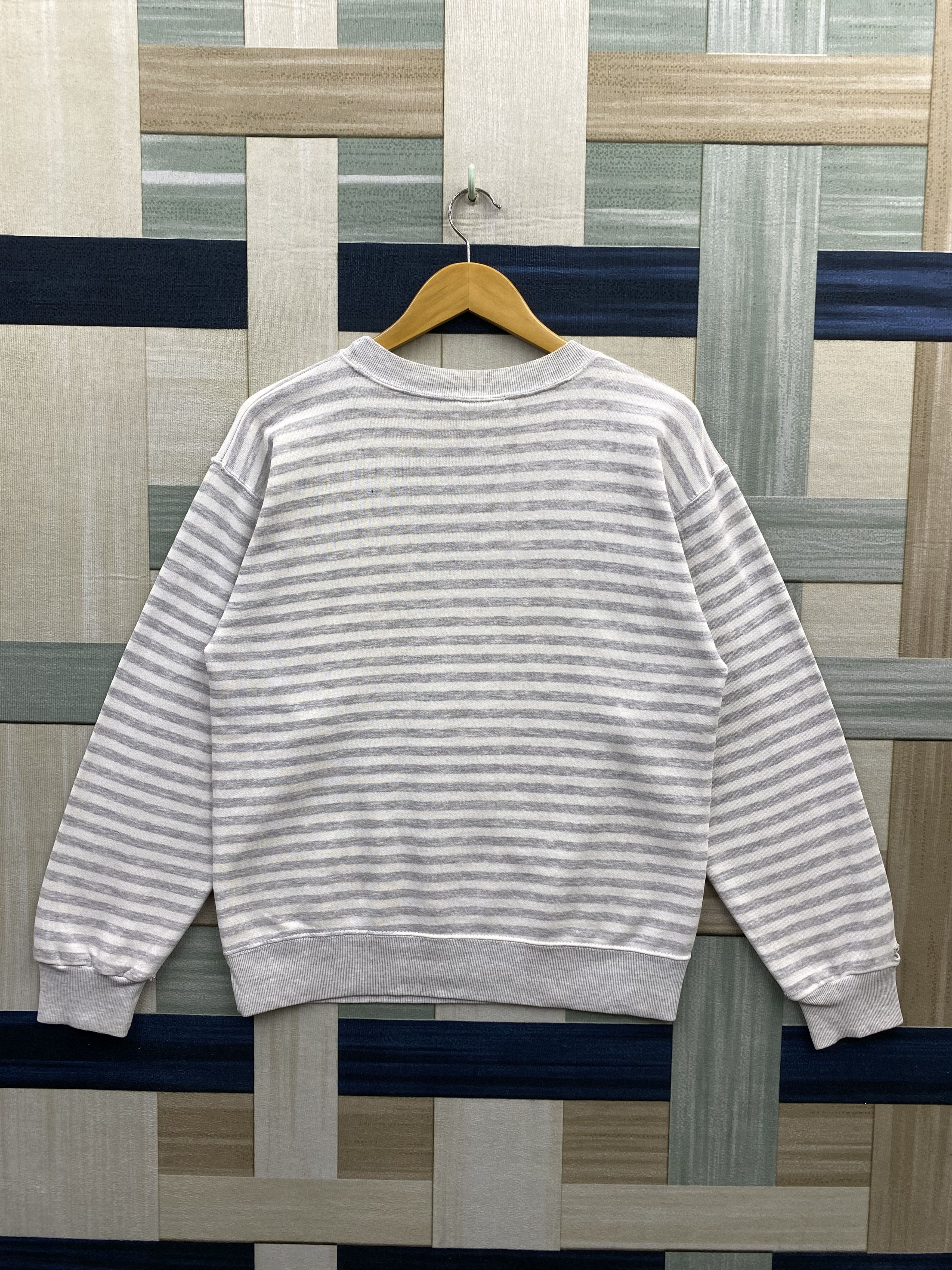 Vintage Vintage Walt Disney Mickey Mouse In Guam Sweatshirt Size US M / EU 48-50 / 2 - 2 Thumbnail