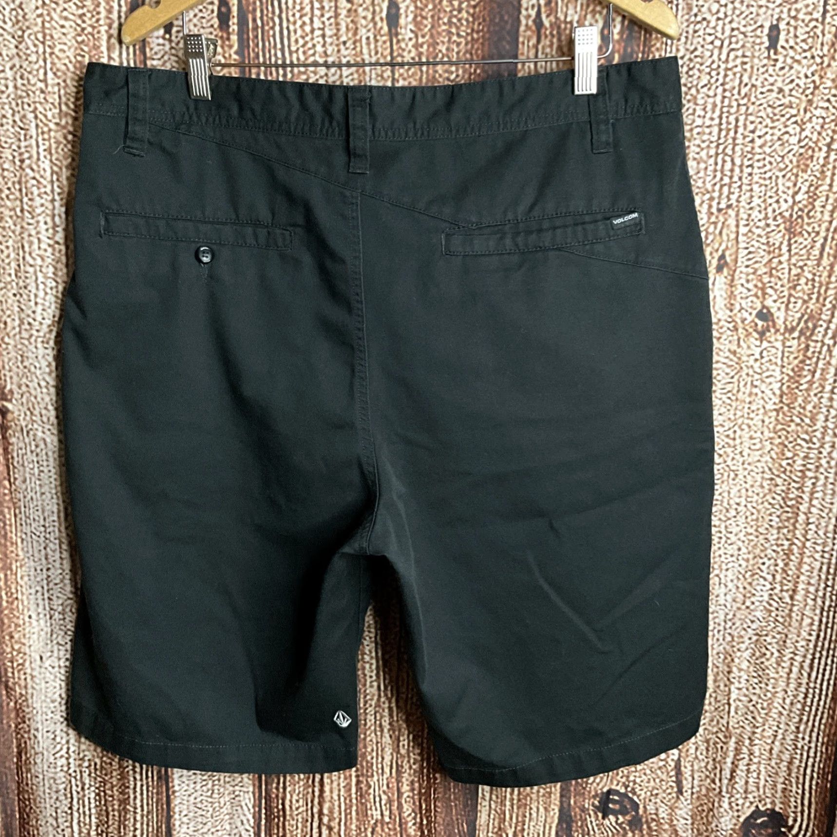 Volcom Volcom Men’s Chino Shorts Size 34 Black Flat Front Casual Shorts Size US 34 / EU 50 - 2 Thumbnail
