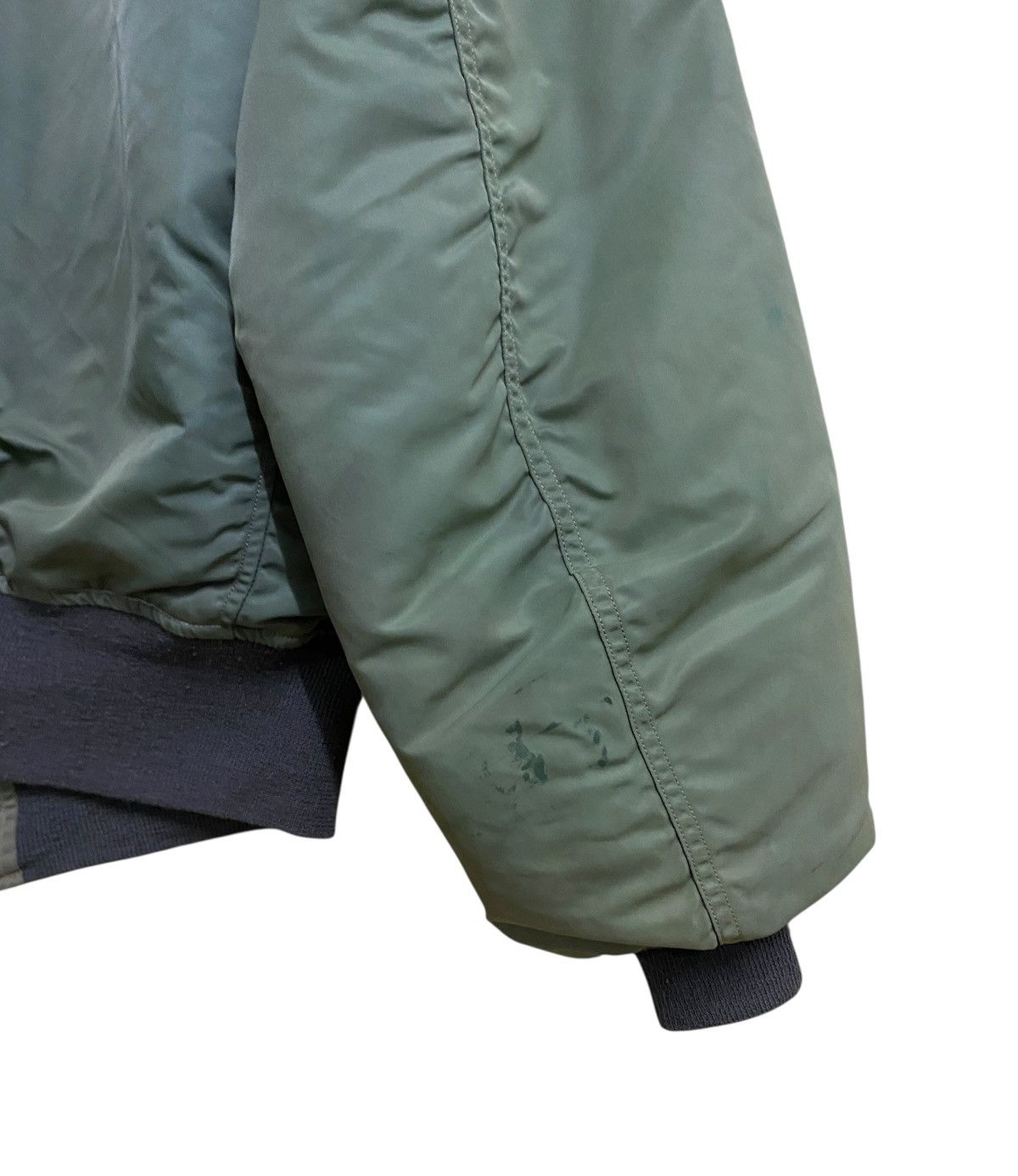 Vintage Vintage Military CWU 45P Bomber Flight Jacket 1990s Size US L / EU 52-54 / 3 - 7 Thumbnail