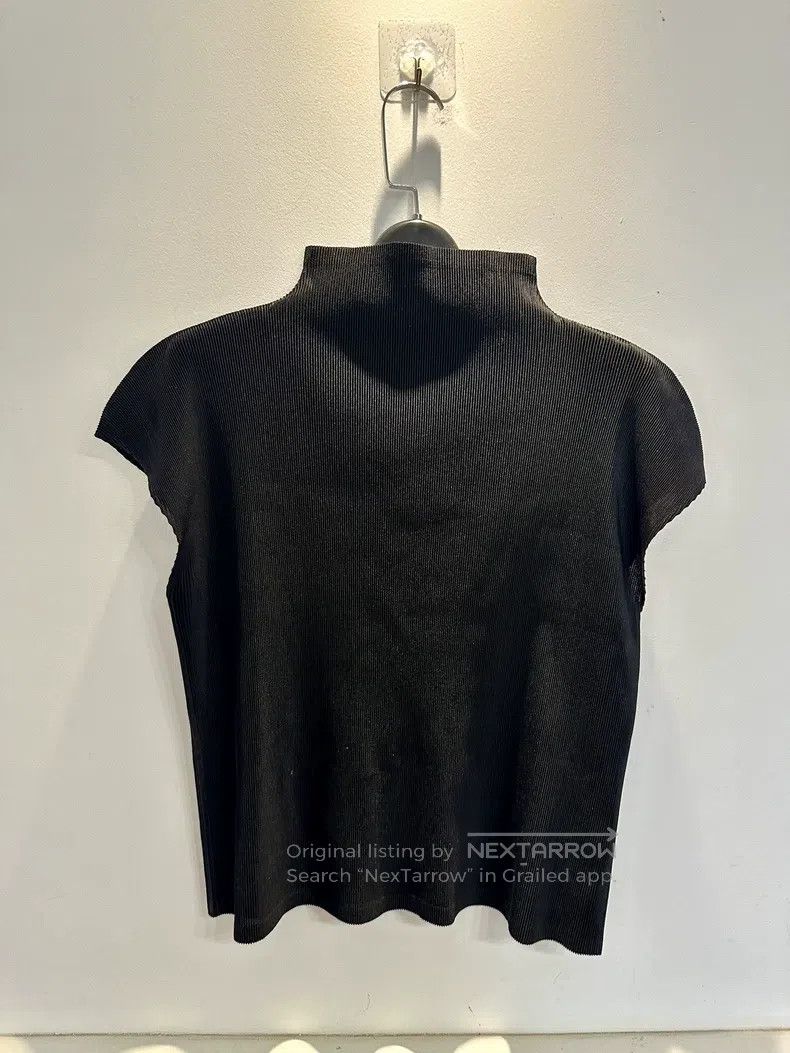 Issey Miyake Issey Miyake Black dense pleat short-sleeve top Size S / US 4 / IT 40 - 2 Thumbnail