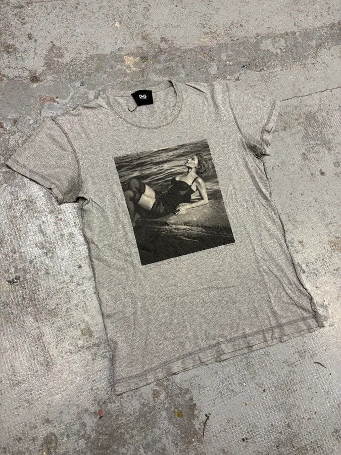Dolce & Gabbana 2000s Dolce & Gabbana Chill Lady Grey T-Shirt Size US S / EU 44-46 / 1 - 4 Thumbnail