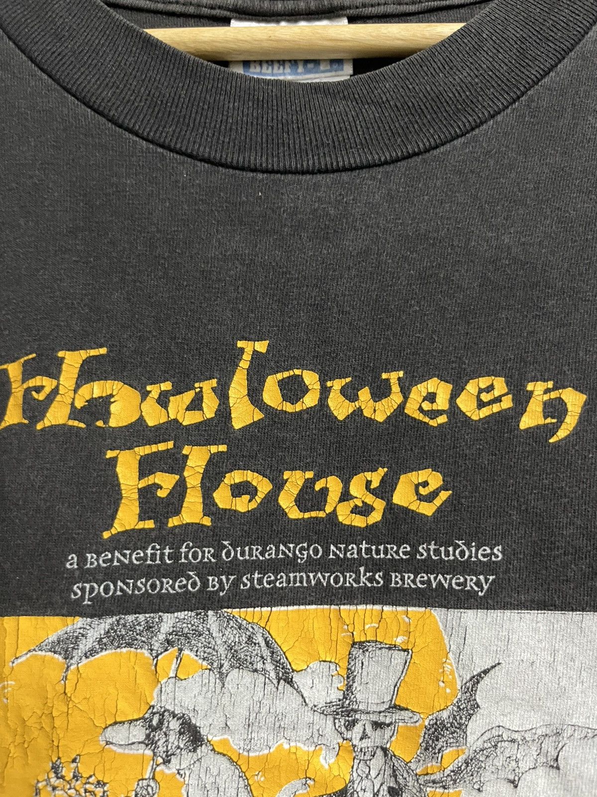 Vintage 💥Sunfaded Howloween House Krista Harris Design Horror Tee Size US L / EU 52-54 / 3 - 5 Thumbnail