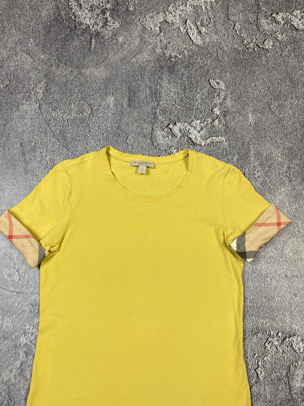 Burberry VTG Burberry Brit Yellow Ladies Glamour T-shirt Size XS / US 0-2 / IT 36-38 - 3 Thumbnail