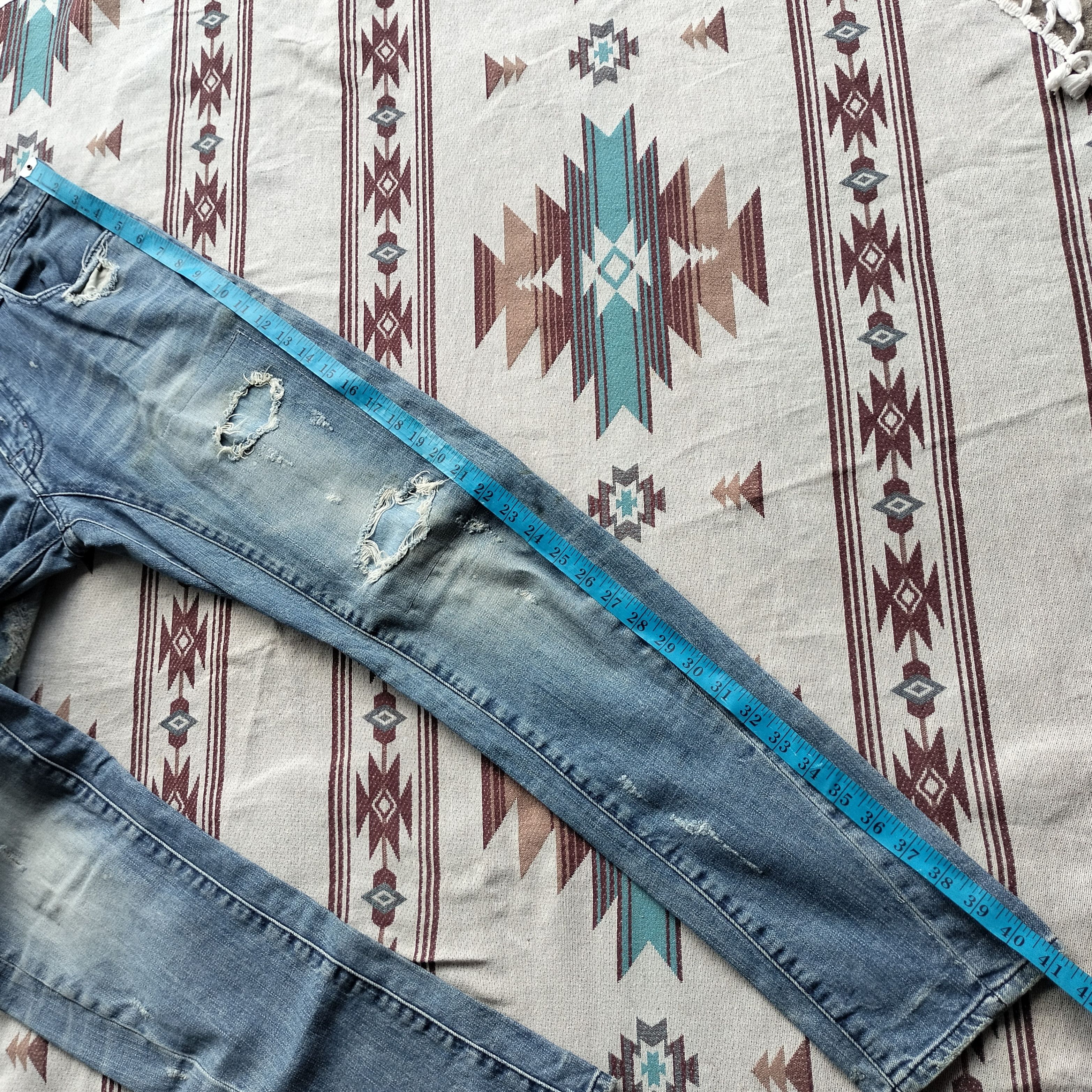 Jean Buckaroo curve distressed denim Size US 31 - 14 Thumbnail
