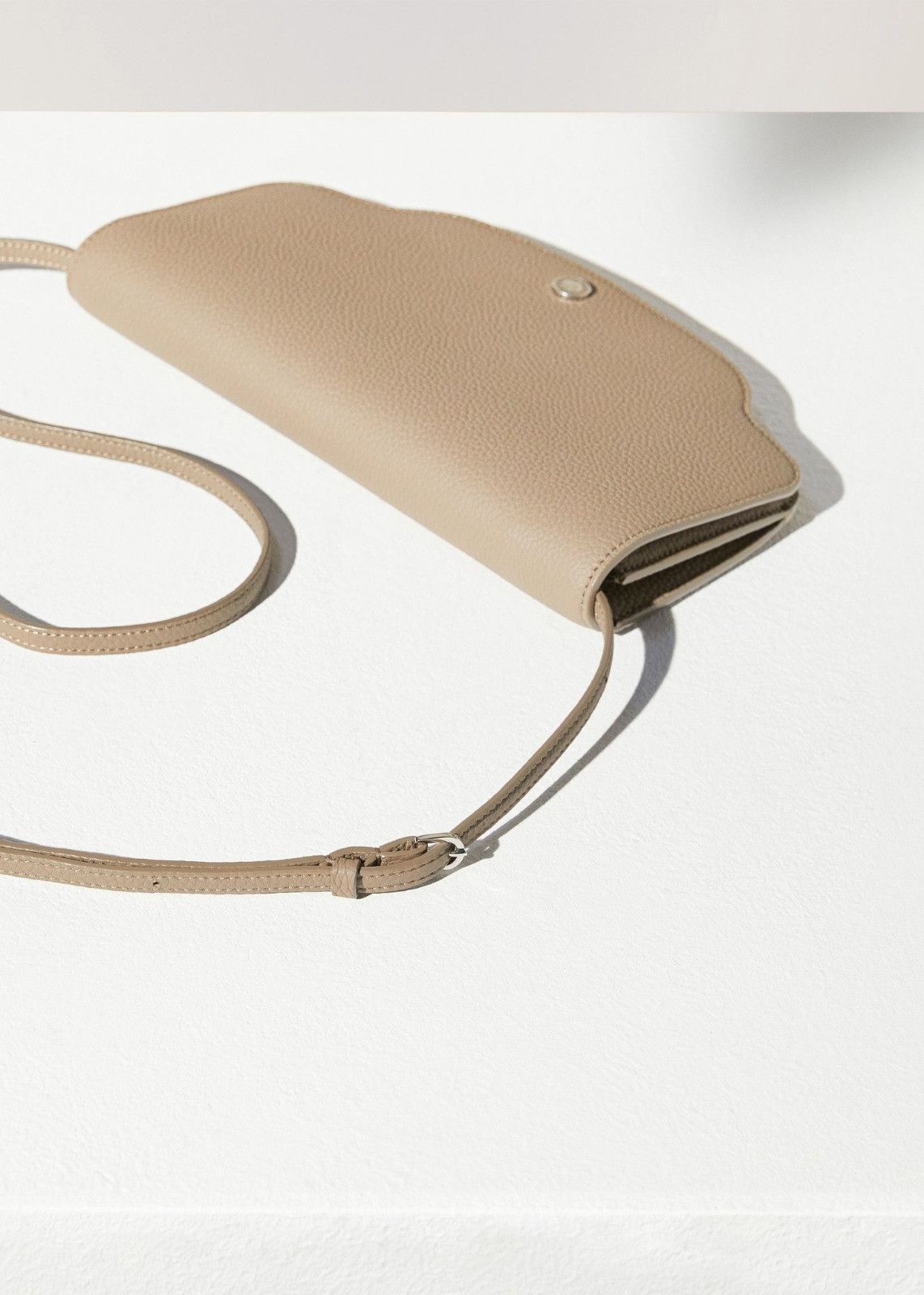 Loro Piana o1srvl11e0924 Size: / OS Sesia Clutch Purse Bag in Beige Size ONE SIZE - 2 Thumbnail