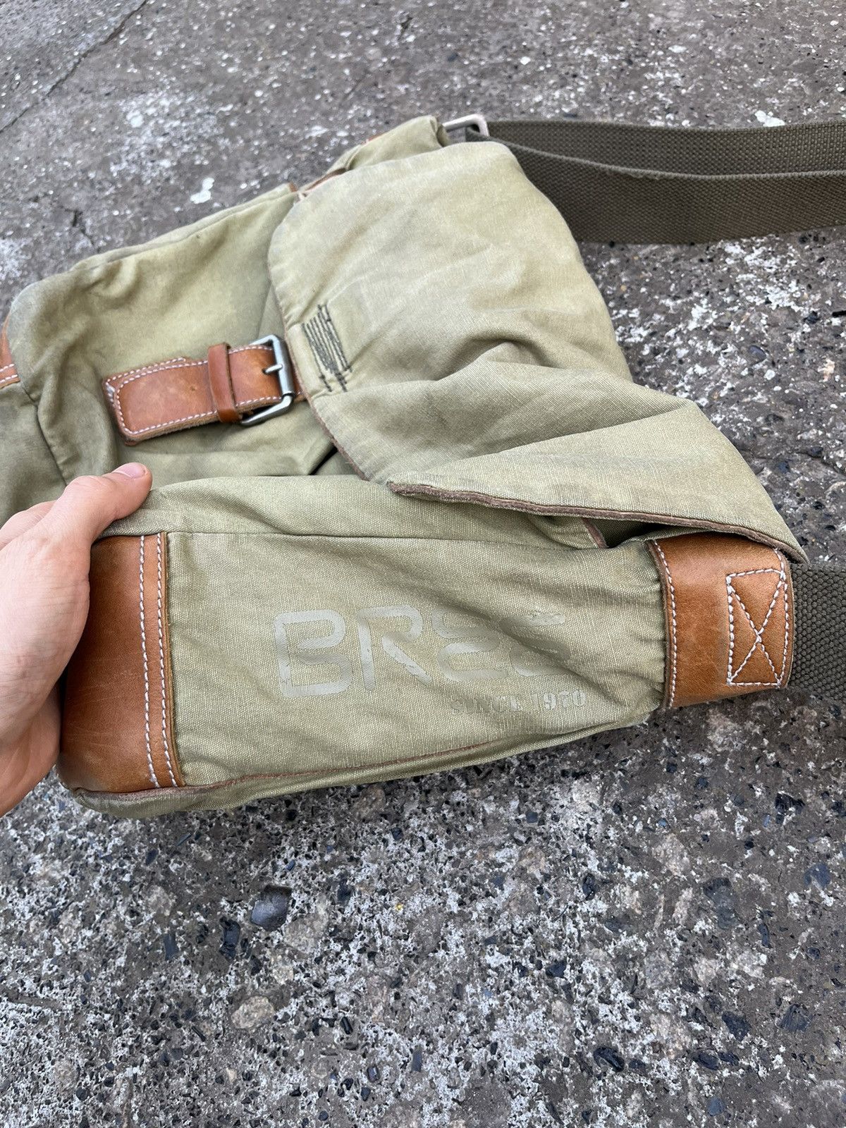 Japanese Brand Vintage Bree Waxed Canvas Japanese Style Crossbody Bag Size ONE SIZE - 4 Thumbnail