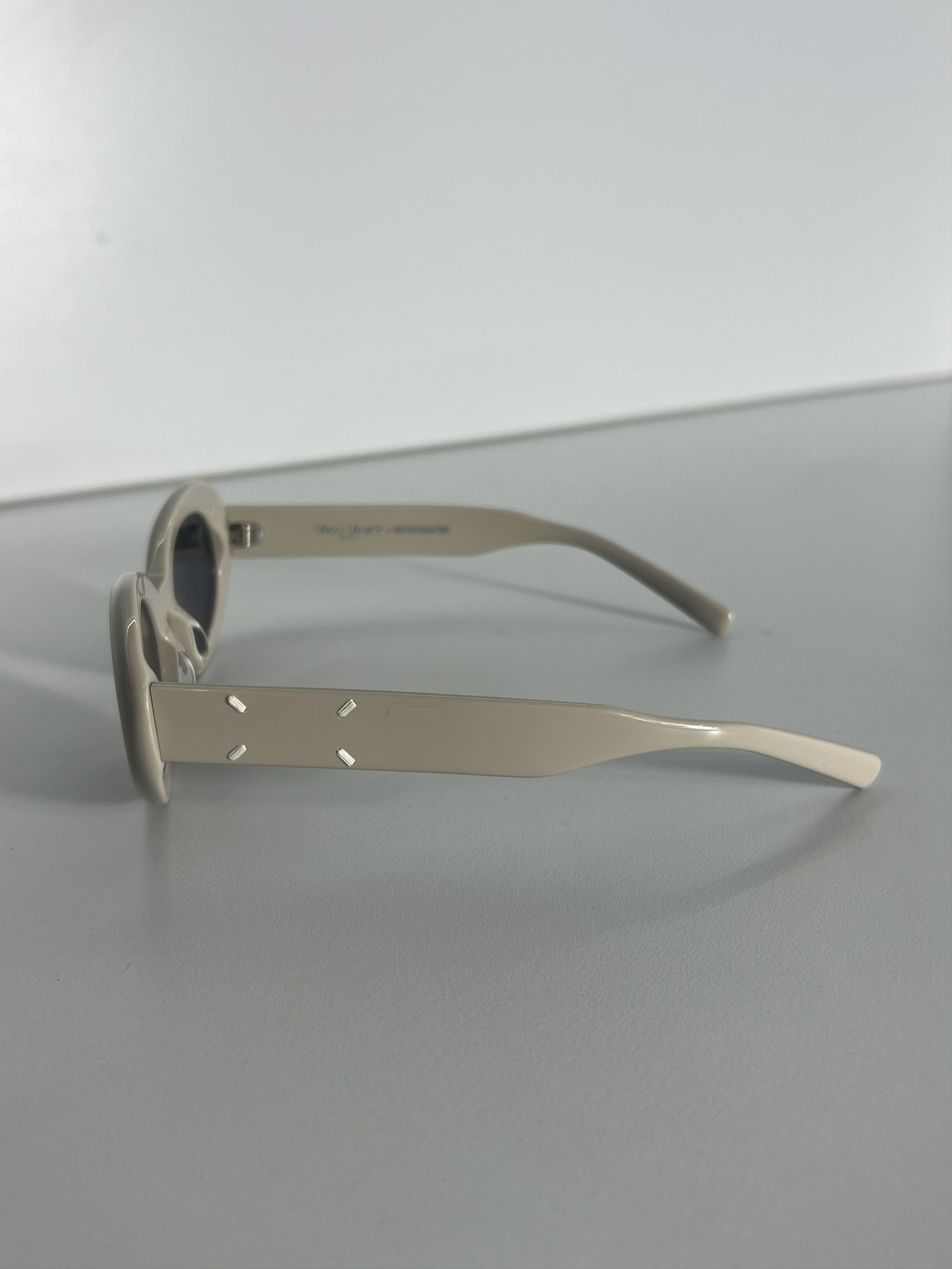 Gentle Monster × Maison Margiela Maison Margiela x Gentle Monster MM005 Oval Beige Sunglasses Size ONE SIZE - 4 Thumbnail