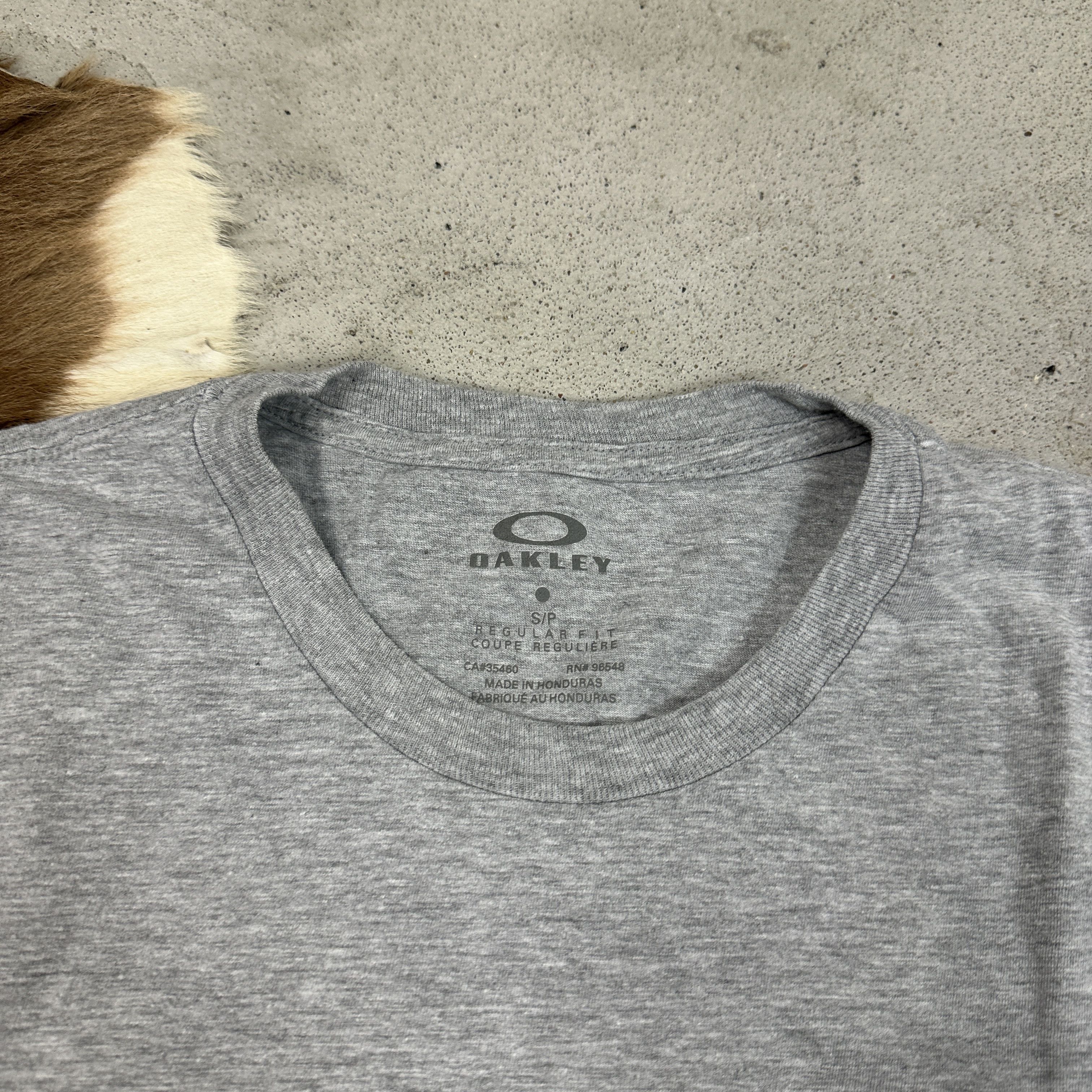 Oakley × Vintage Vintage Y2K Casual Preppy Slim Oakley T-shirt Size US S / EU 44-46 / 1 - 3 Thumbnail