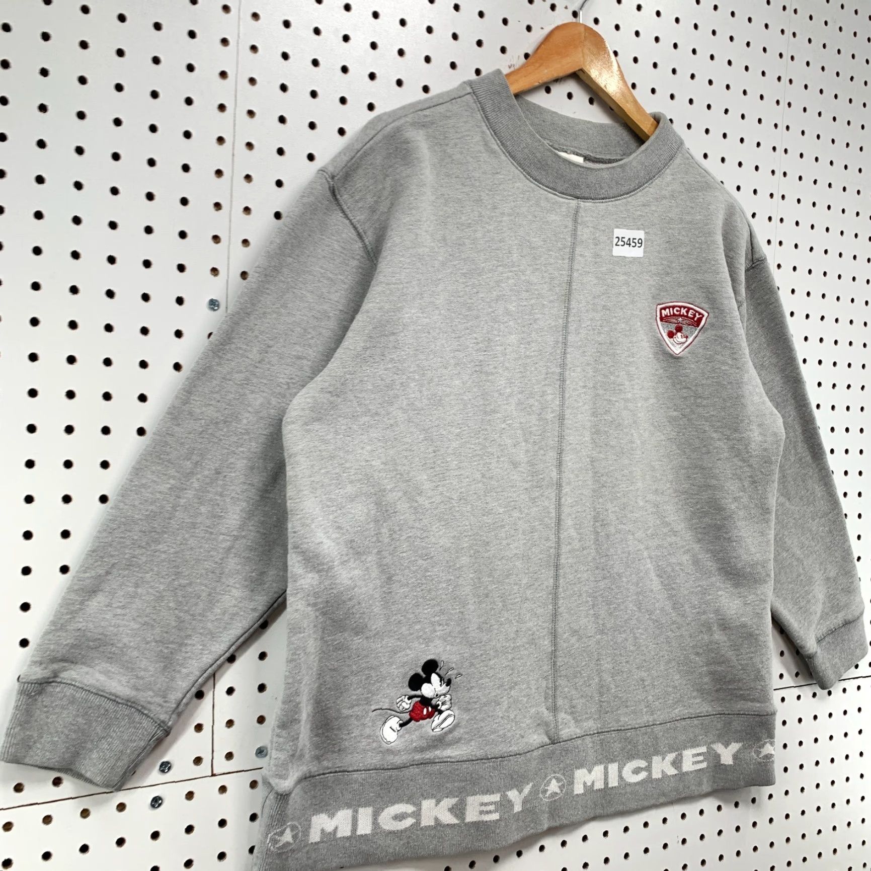 Disney VINTAGE Disney Mickey Mouse Crewneck Sweatshirt Gray Women Large 22.5x25.5 Disney Sweatshirt Women Large Gray Mickey Mouse Crewneck Vintage 22.5x25.5 Size L / US 10 / IT 46 - 6 Thumbnail