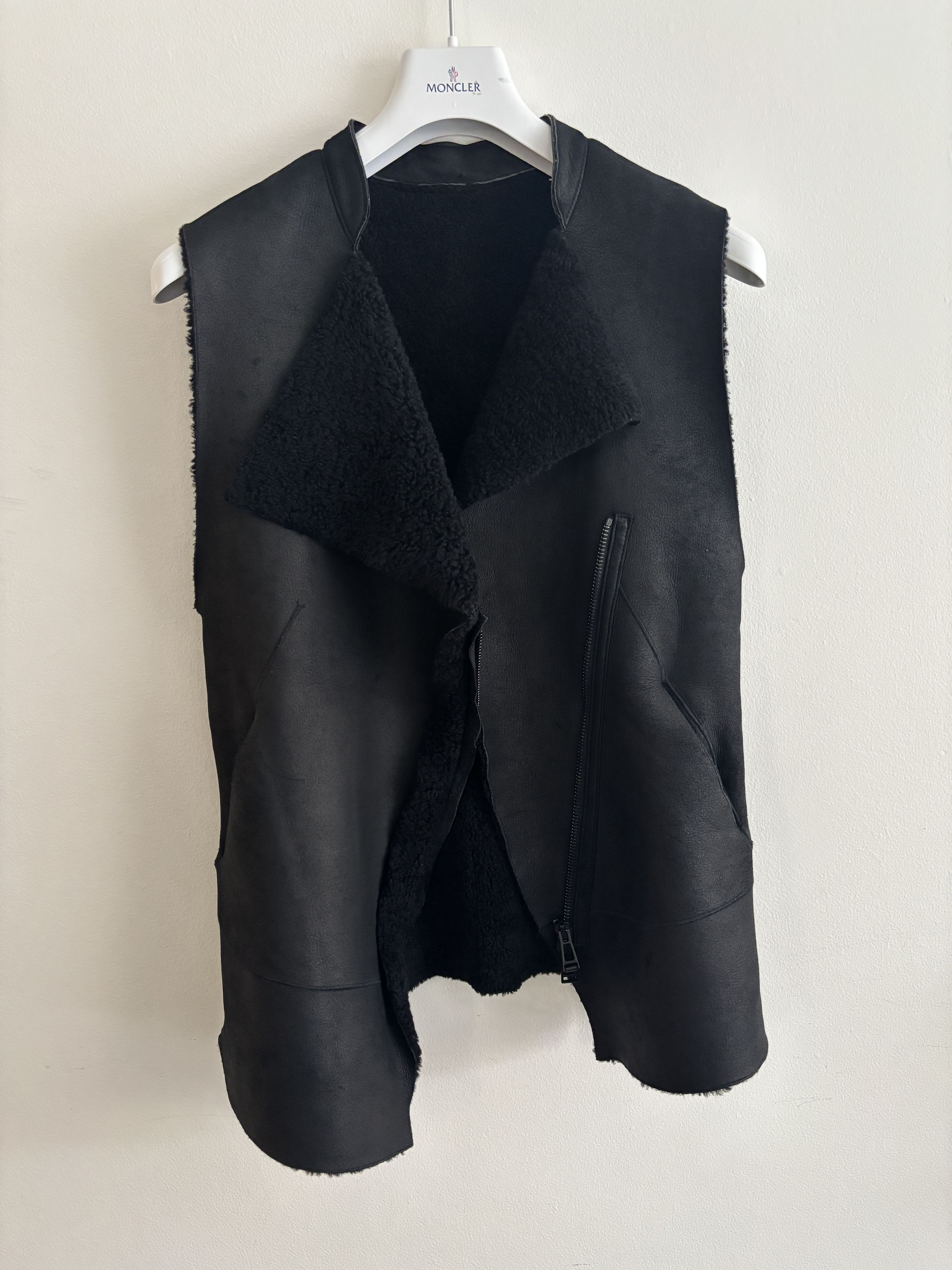 Belstaff $1200 Black Leather Shearling/ Sheepskin Vest - Small Size S / US 4 / IT 40 - 9 Thumbnail