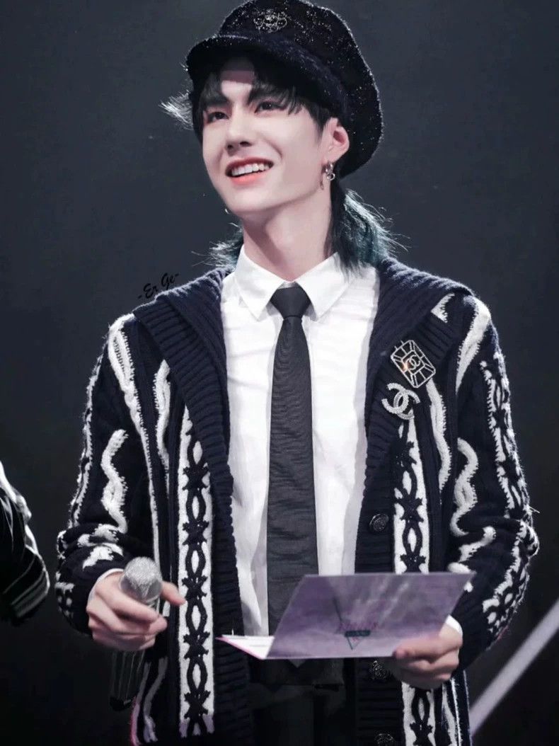 Chanel Chanel Hamburger series Wang Yibo's same knitted jacket Size XS / US 0-2 / IT 36-38 - 3 Thumbnail