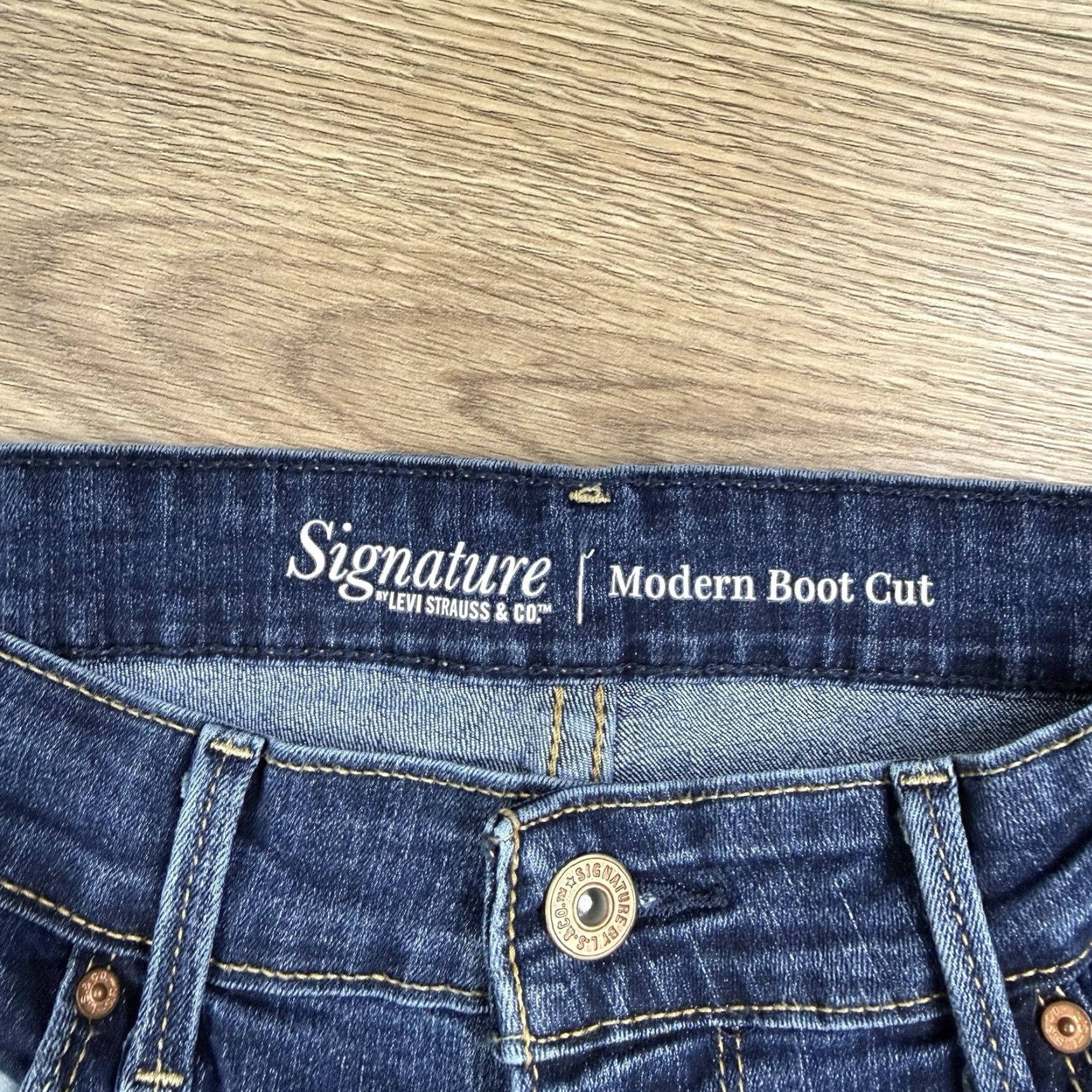 Levi's Signature By Levi Strauss Modern Boot Cut Jeans 12M Womens 12 Regular Blue Cotton Blend Mid Rise 30in Inseam - Used Vintage-esque? (rearranged) Size US 12 / IT 42 - 2 Thumbnail