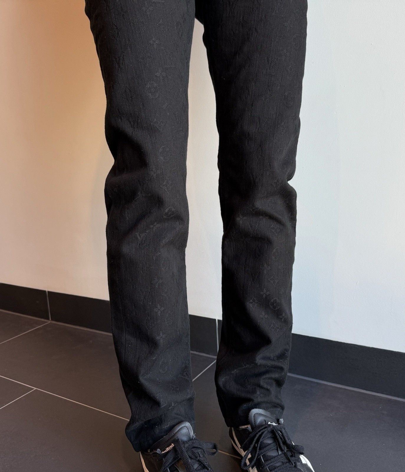 Louis Vuitton Louis Vuitton Slim Black Mongram mens Jeans Size 27 Size US 27 - 6 Thumbnail