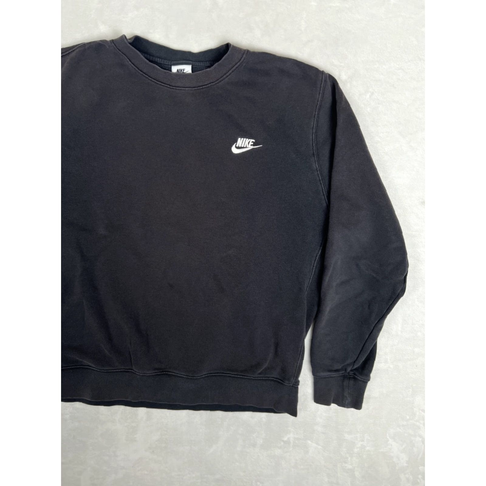 Nike VINTAGE Nike Sweatshirt Crewneck Long Sleeve Black Size L Embroidered Swoosh 90s Sports USA Men Size US L / EU 52-54 / 3 - 4 Thumbnail