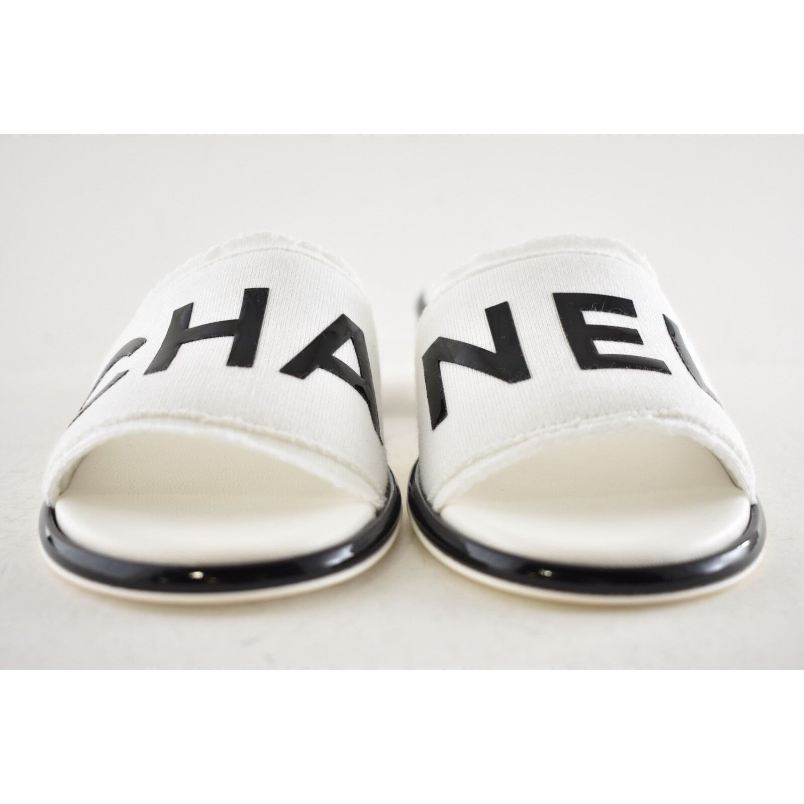 Chanel Chanel 24C White Black CHA NEL Letter Logo Mule Slide Size US 8 / IT 38 - 8 Thumbnail