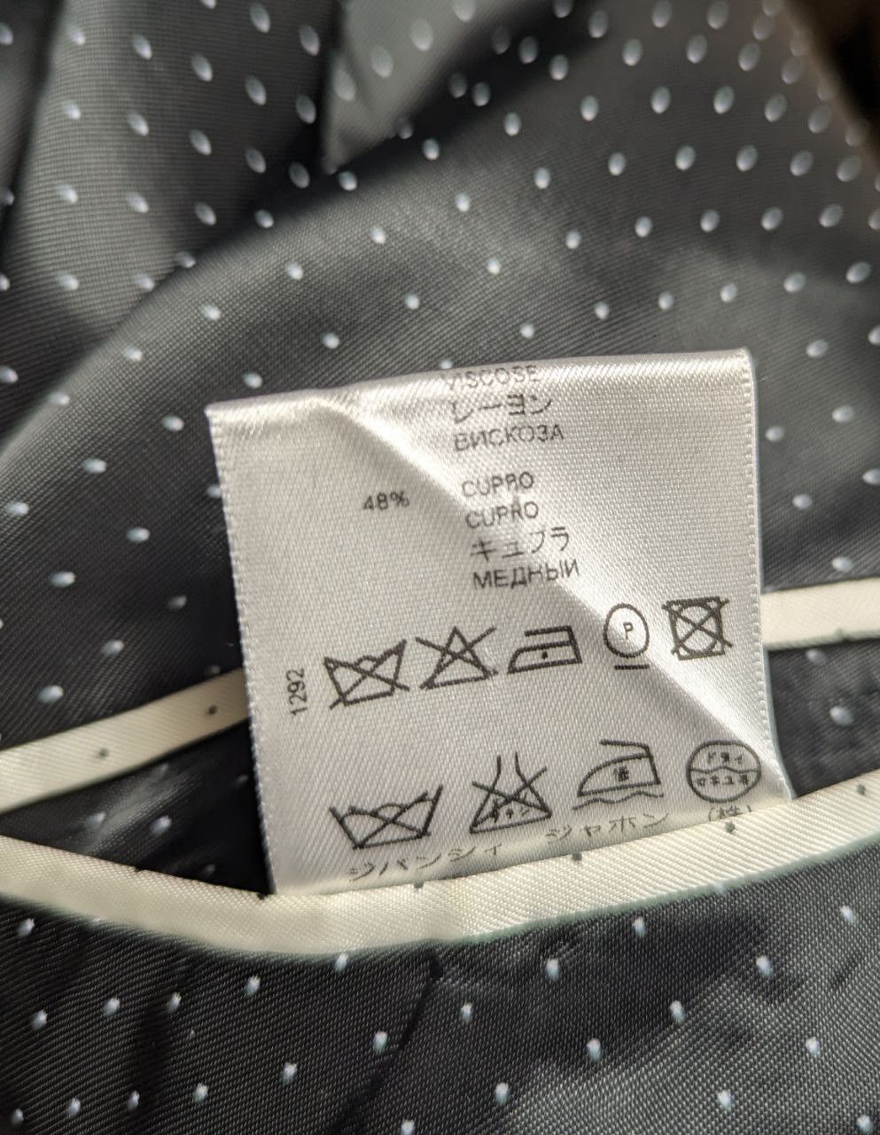 Givenchy Suit (60 6 R Eur size) Size 50R - 6 Thumbnail