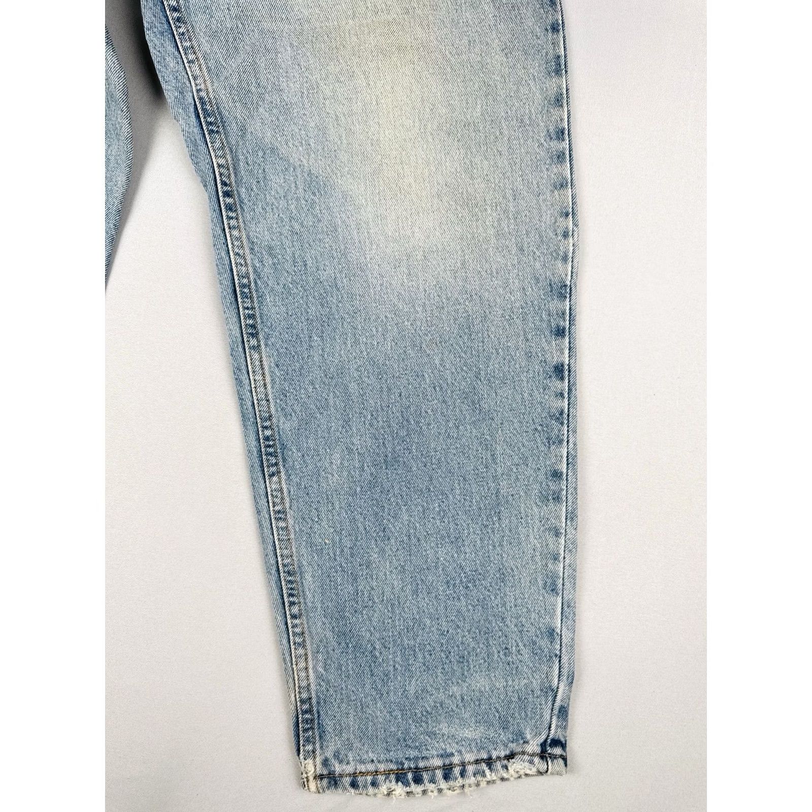 Levi's VINTAGE Levi's 560 Jeans Loose Fit Tapered USA Made 36x30 Light Wash Blue 90s Mens Size US 36 / EU 52 - 4 Thumbnail