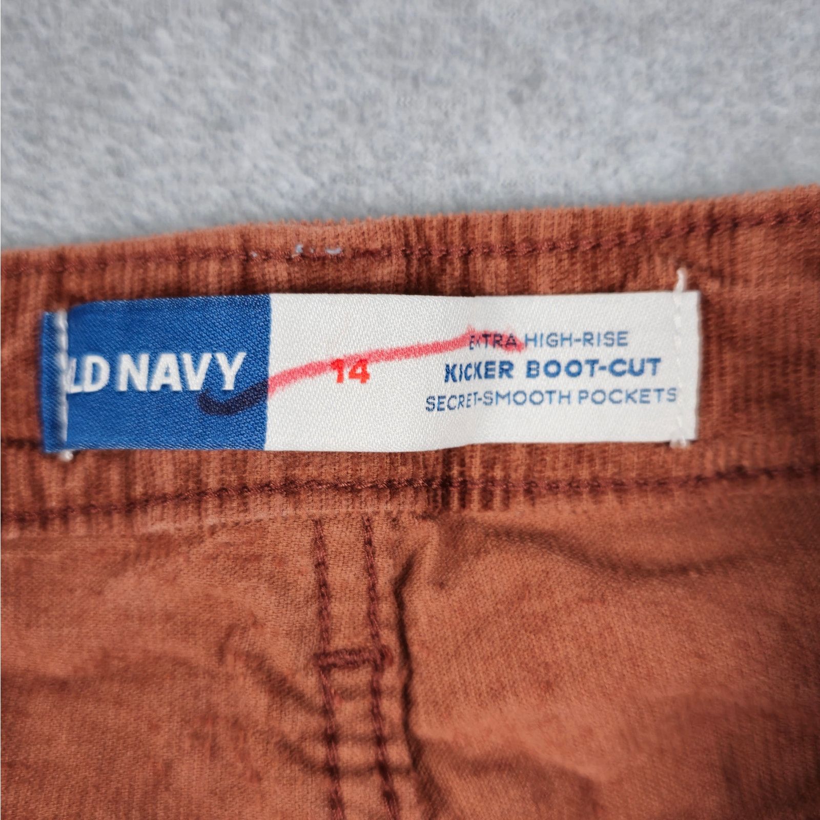 Old Navy Old Navy 14 Kicker Boot-Cut Corduroy Pants Rust Color Size 36" / US 14 / IT 50 - 9 Thumbnail